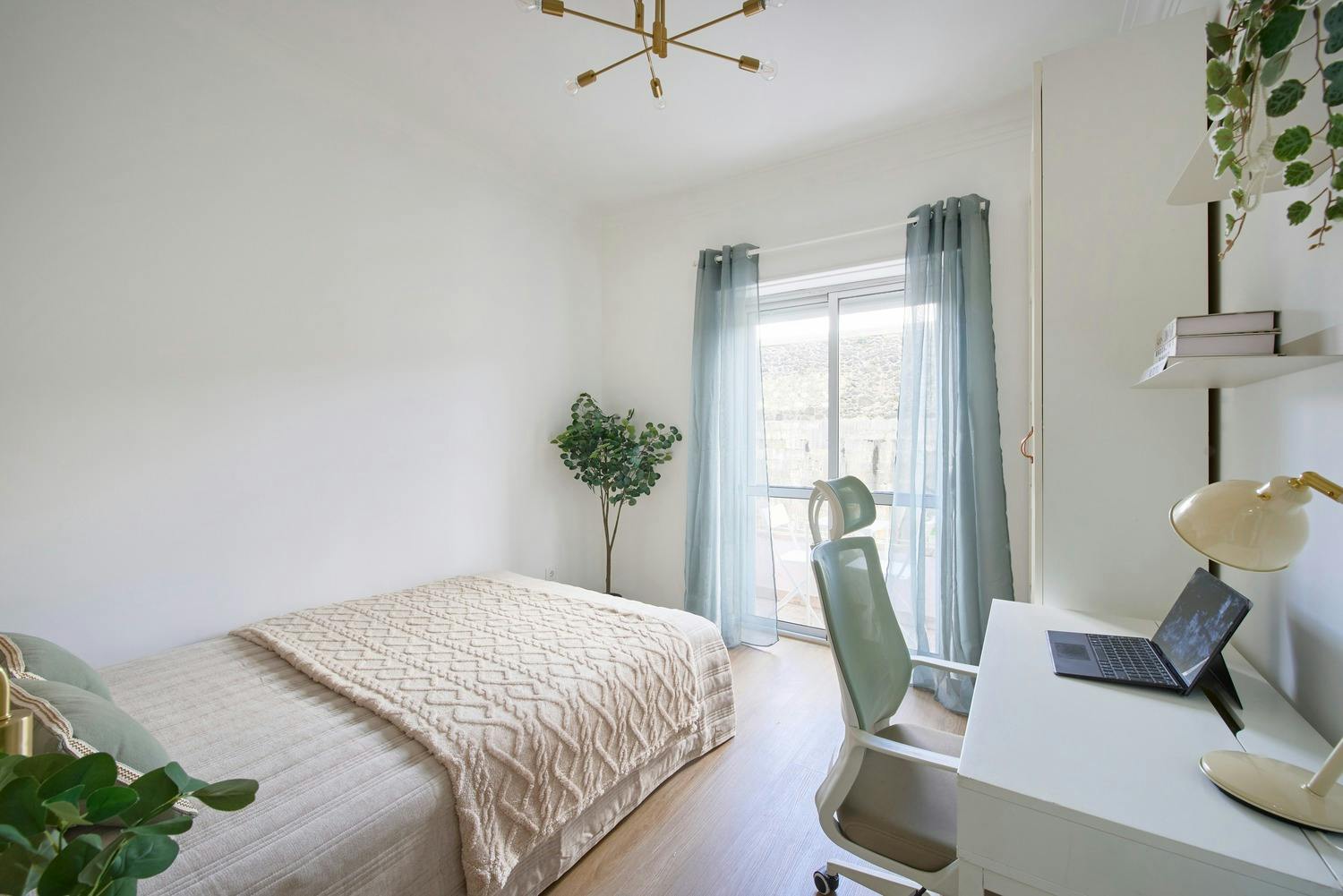 Chambre privée à louer pour 455 €/mois à Amadora, Rua Mouzinho de Albuquerque