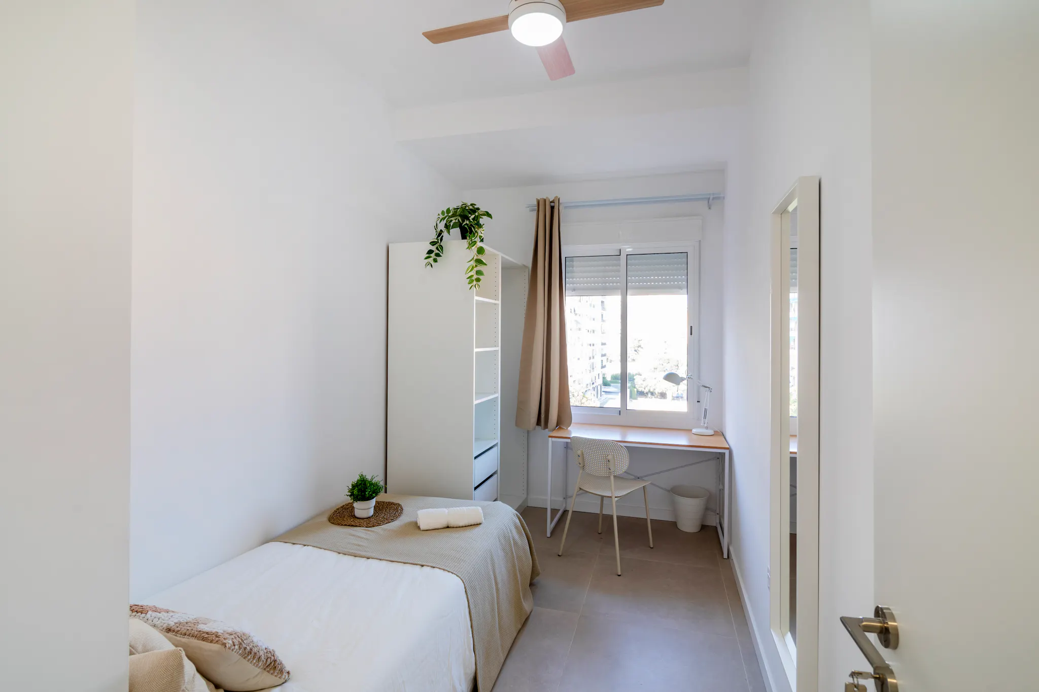 Carrer de l'Escultor Josep Capuz, Valencia preview