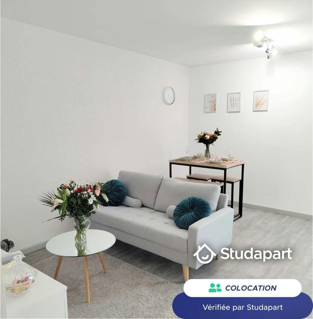 Отдельная комната сдается в аренду за 990 € в месяц в Saint-Genis-Pouilly, Rue du Reculet