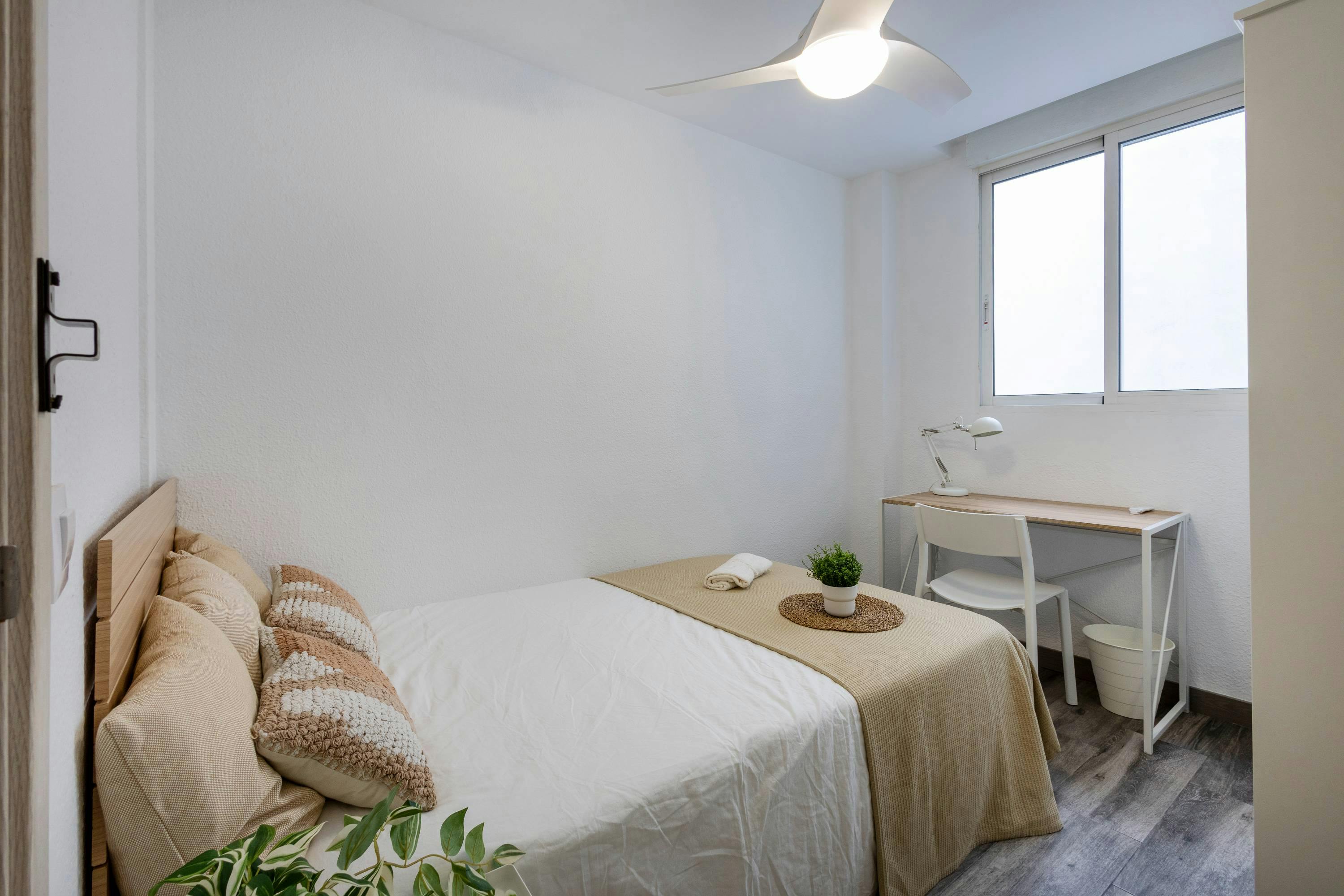 Private room for rent for €280 per month in Mislata, Carrer de Pizarro