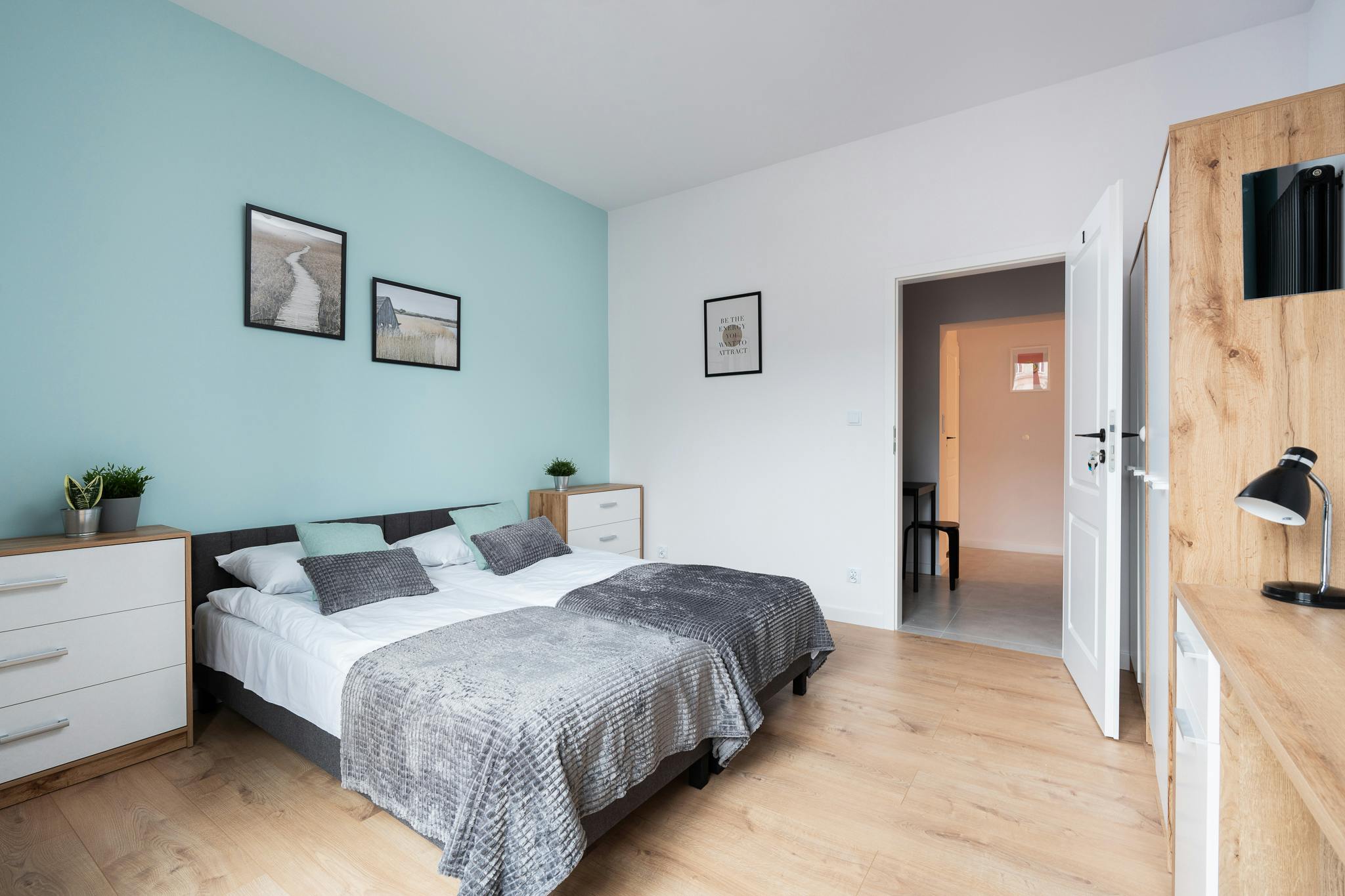 Piękna, Warsaw preview