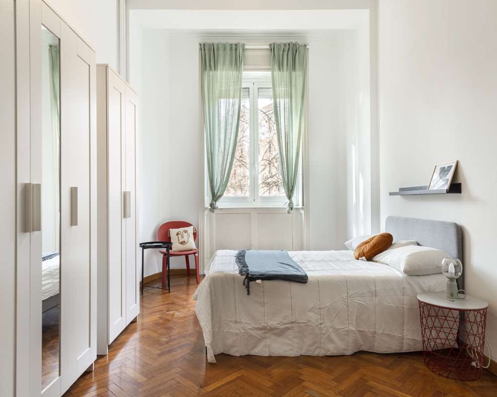 Via Giovanni Pascoli, Milan