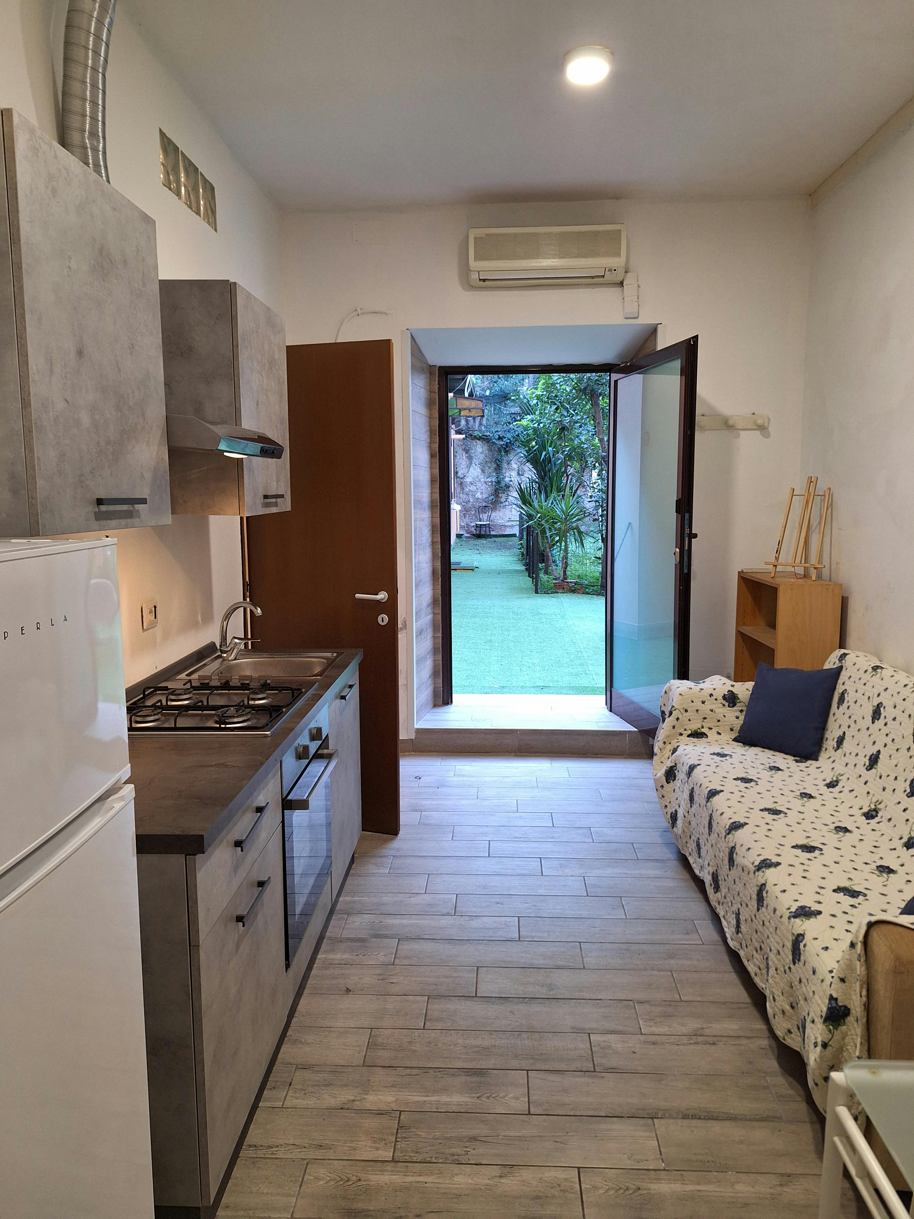 Apartment for rent for €1,050 per month in Rome, Via Muzio Attendolo