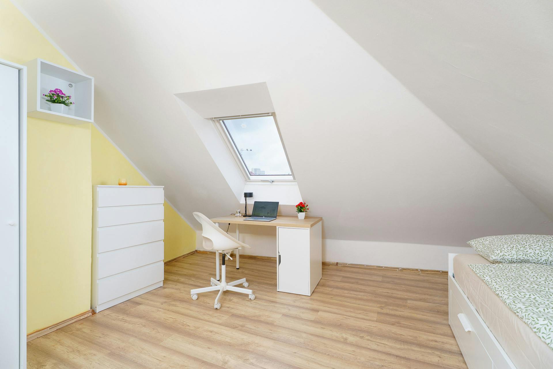 Private room for rent for CZK 15,900 per month in Hlavní město Praha, Na Jezerce