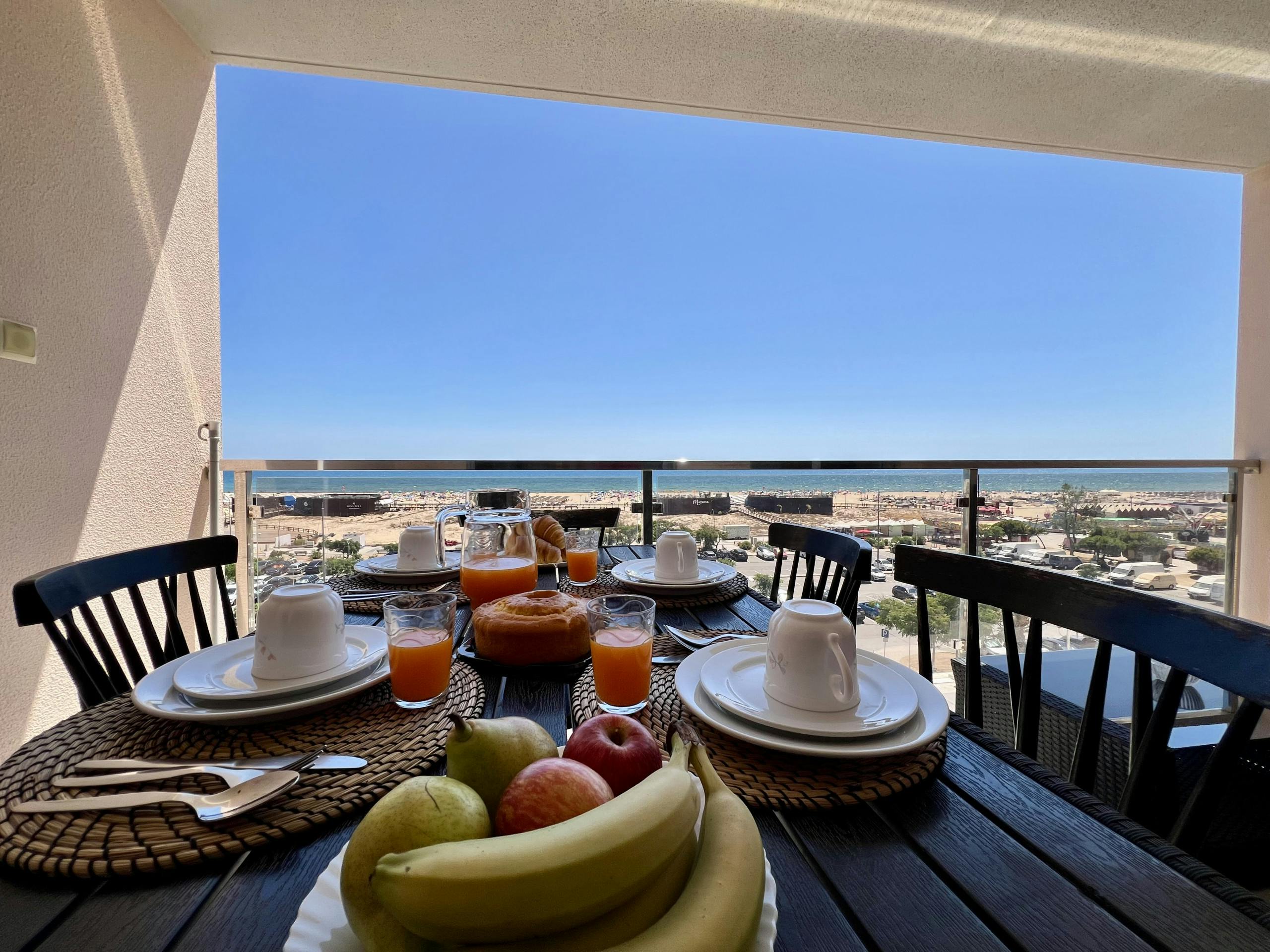 Apartment for rent for €9,999 per month in Monte Gordo, Avenida Infante Dom Henrique