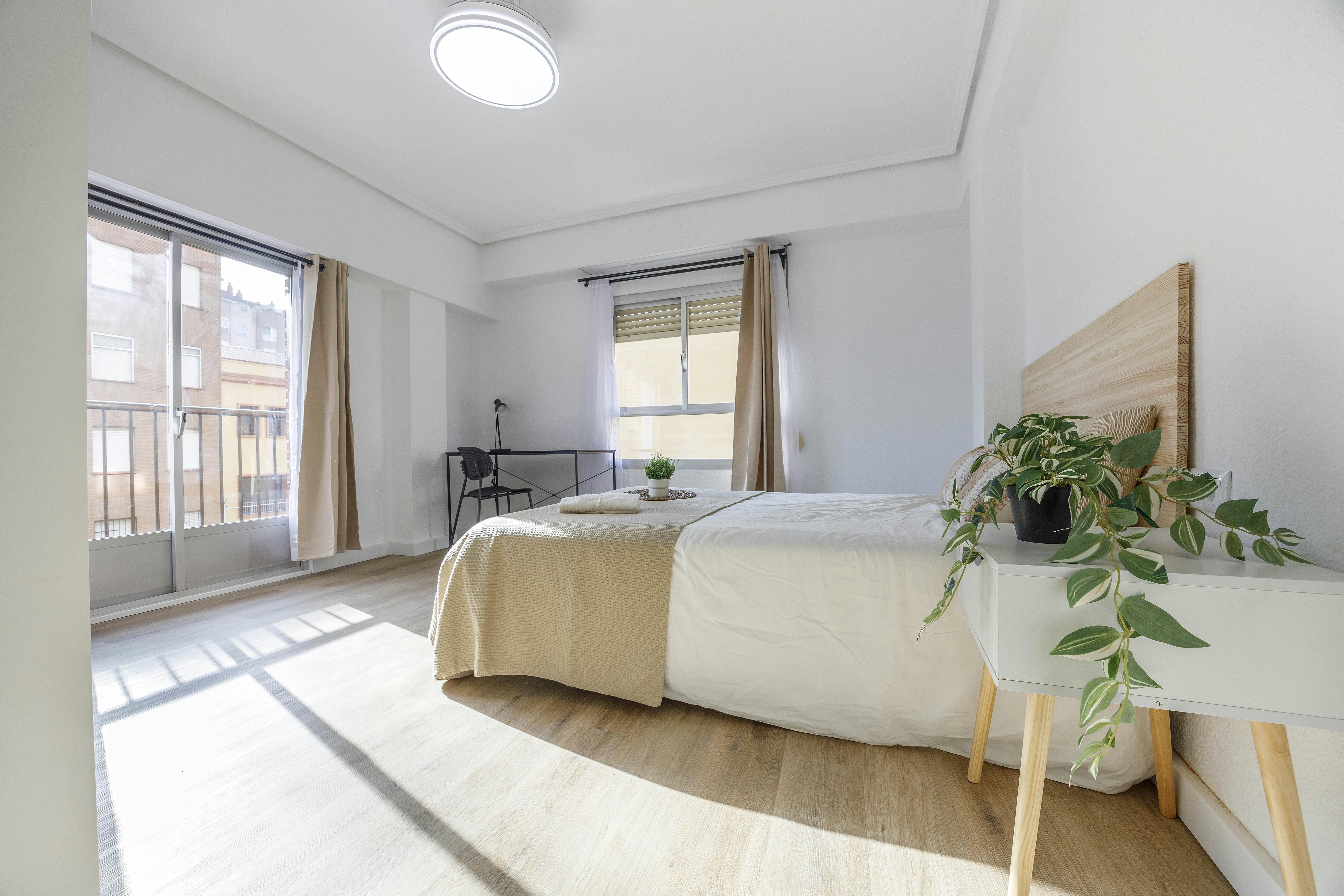 Private room for rent for €430 per month in Valencia, Carrer de Reig Genovés