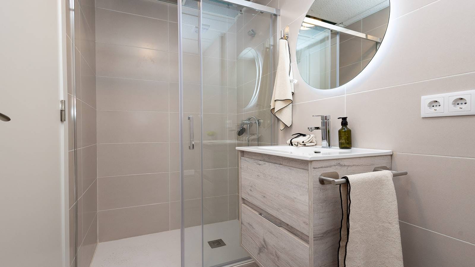 Apartment Valencia, 1 bed, 11m² — photo 1