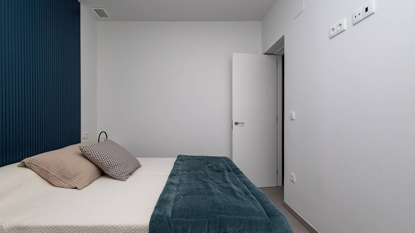 Apartment Valencia, 1 bed, 11m² — photo 1