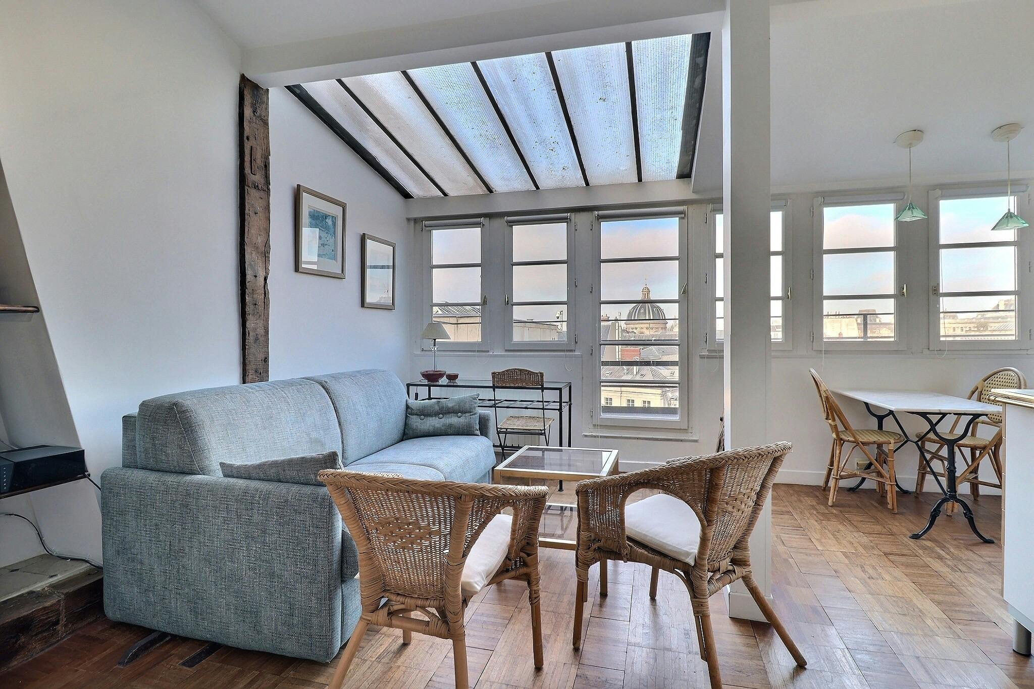 Apartment for rent for €2,710 per month in Paris, Rue Guénégaud