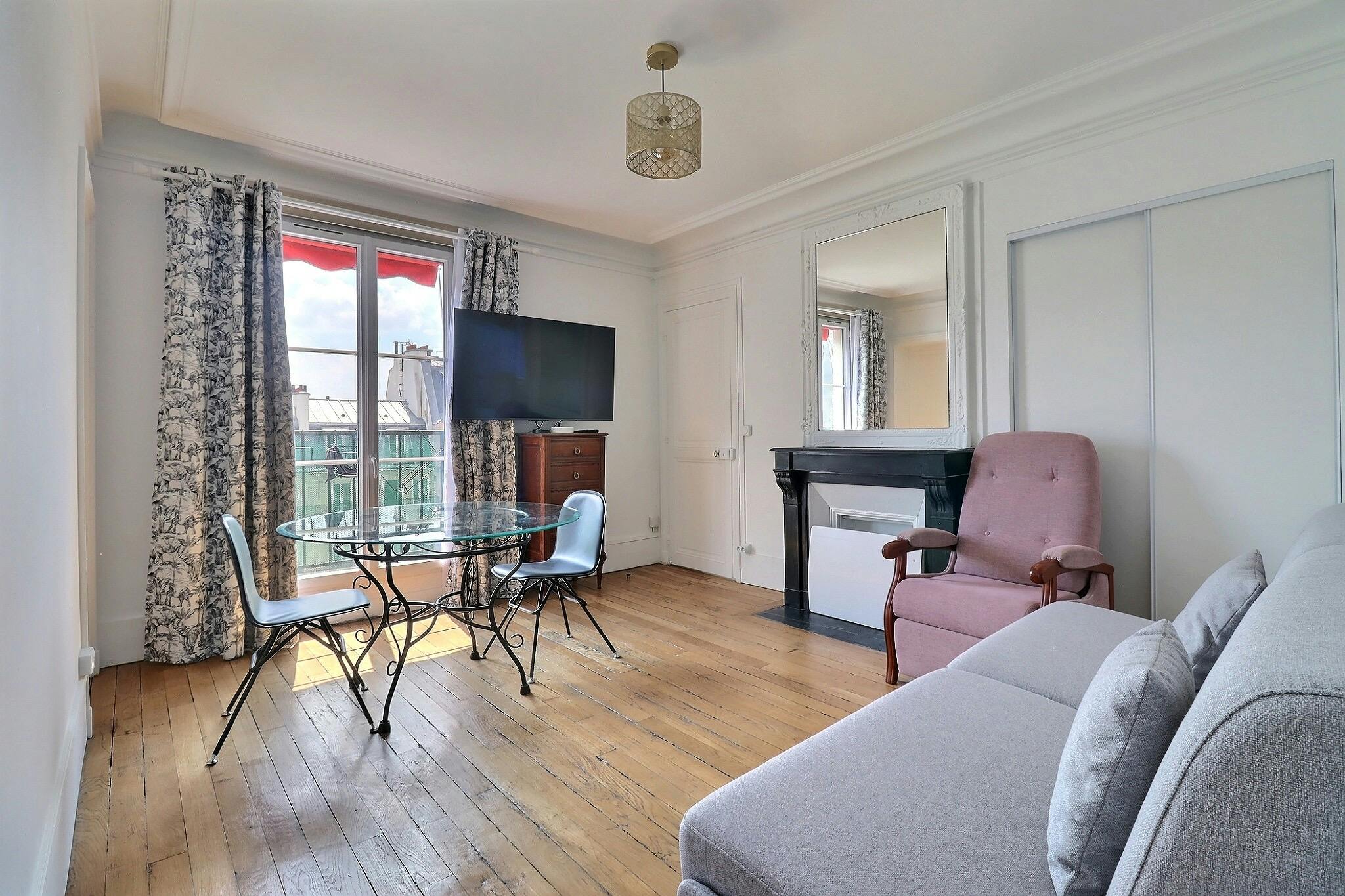 Apartment for rent for €2,160 per month in Paris, Avenue des Ternes