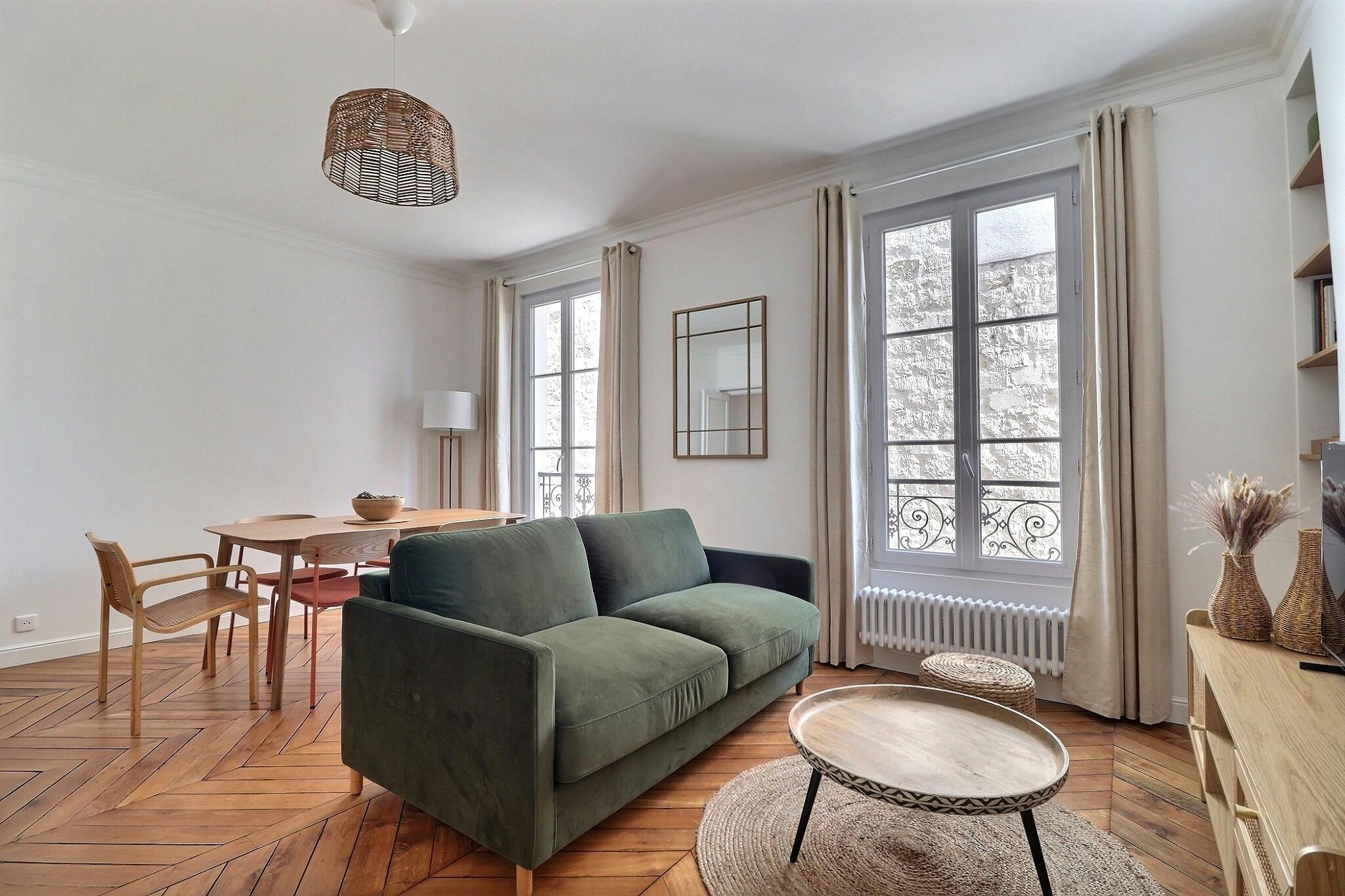 Apartment for rent for €2,650 per month in Paris, Avenue de la Motte-Picquet