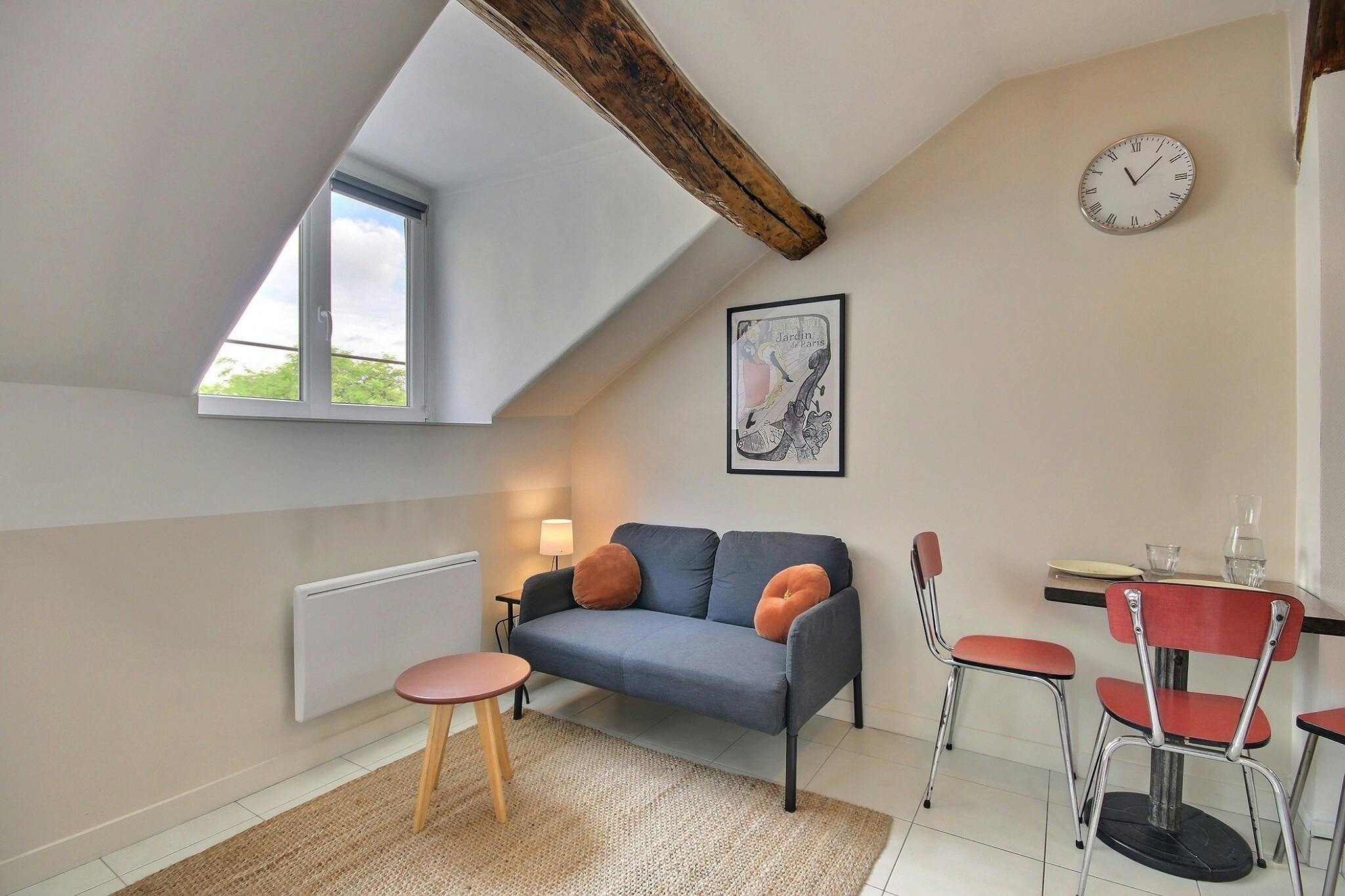 Studio for rent for €1,166 per month in Paris, Rue Marcadet