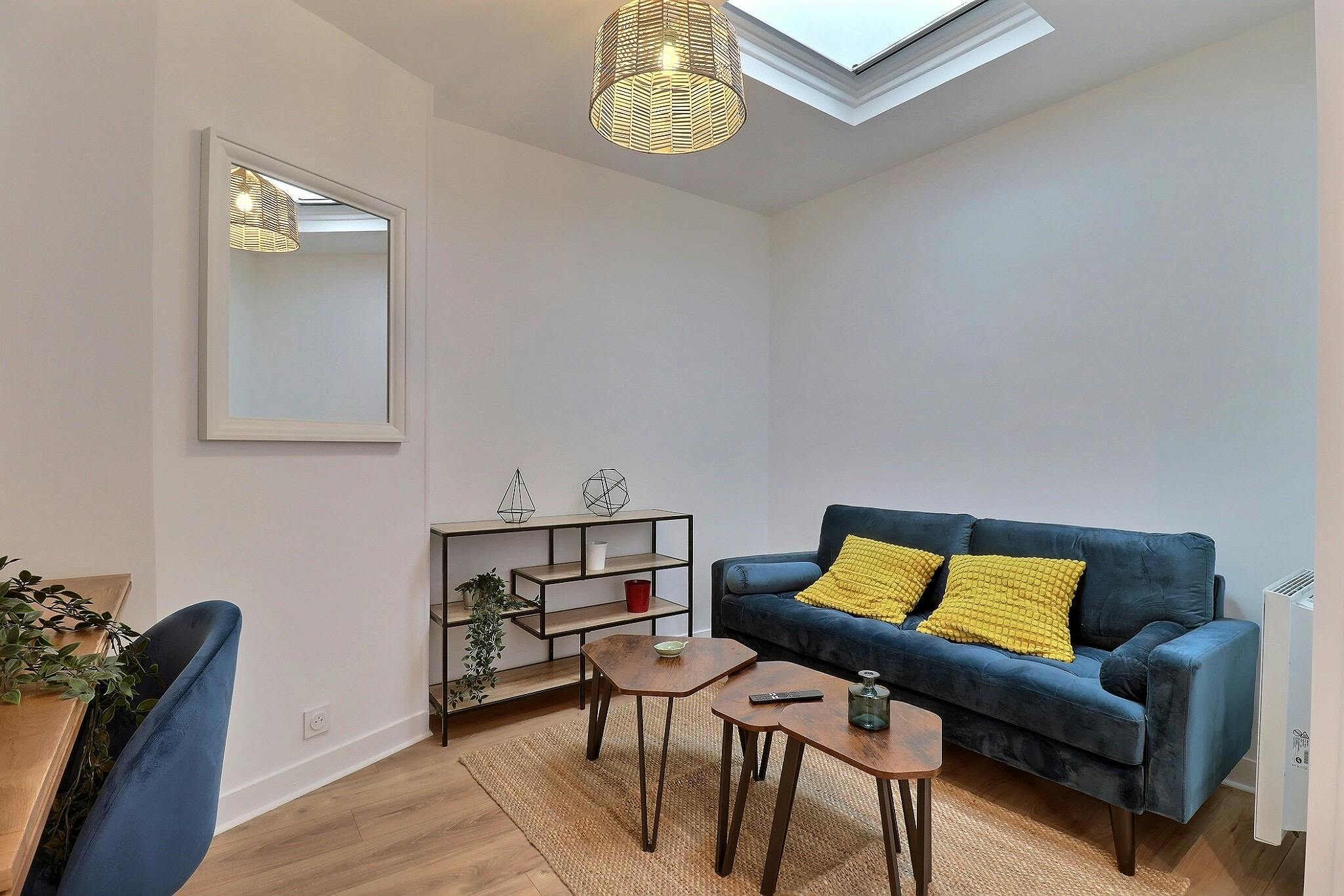 Apartment for rent for €1,750 per month in Paris, Rue Choron