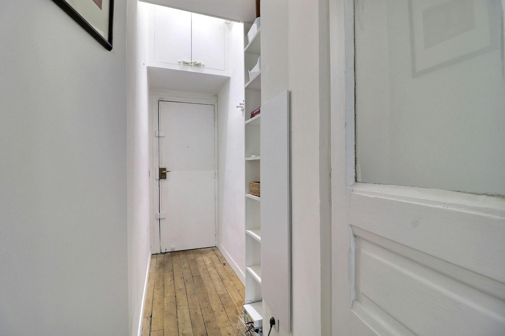 1-Bedroom Apartment in Rue de Paradis, Paris (1621017) ROOM 2