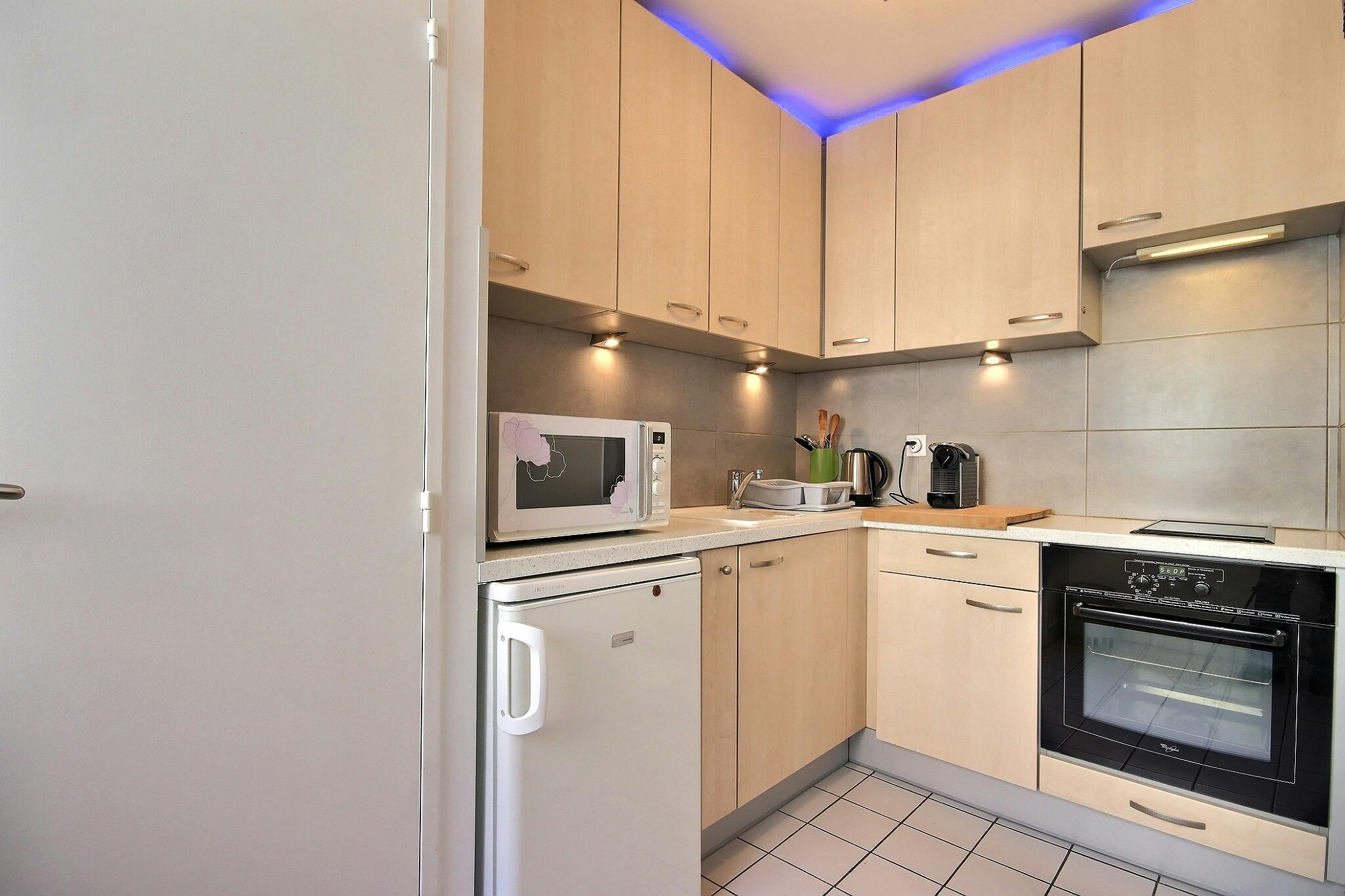 Studio for rent for €1,275 per month in Paris, Villa de Lourcine