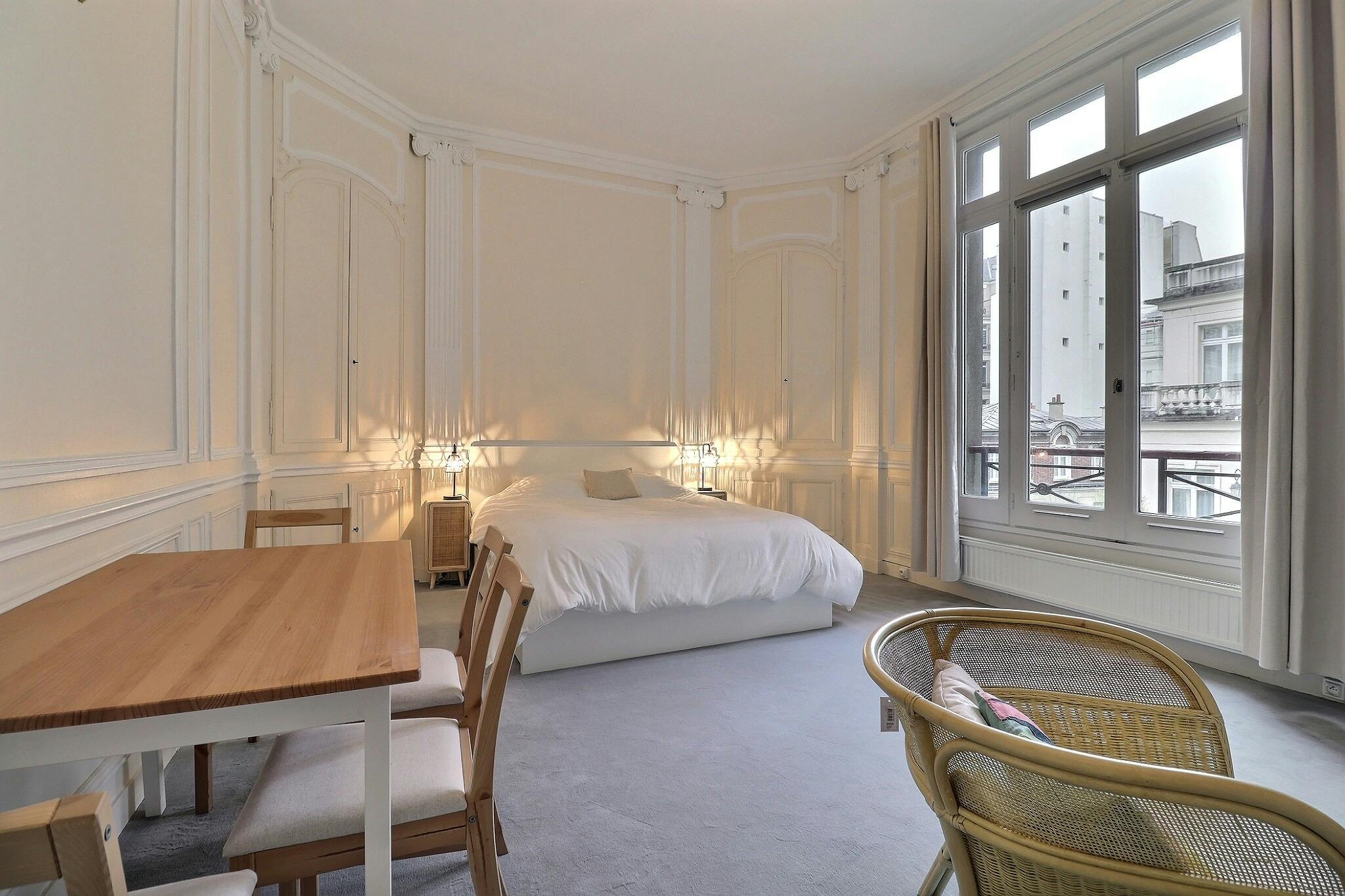 Rue de Monceau, Paris preview