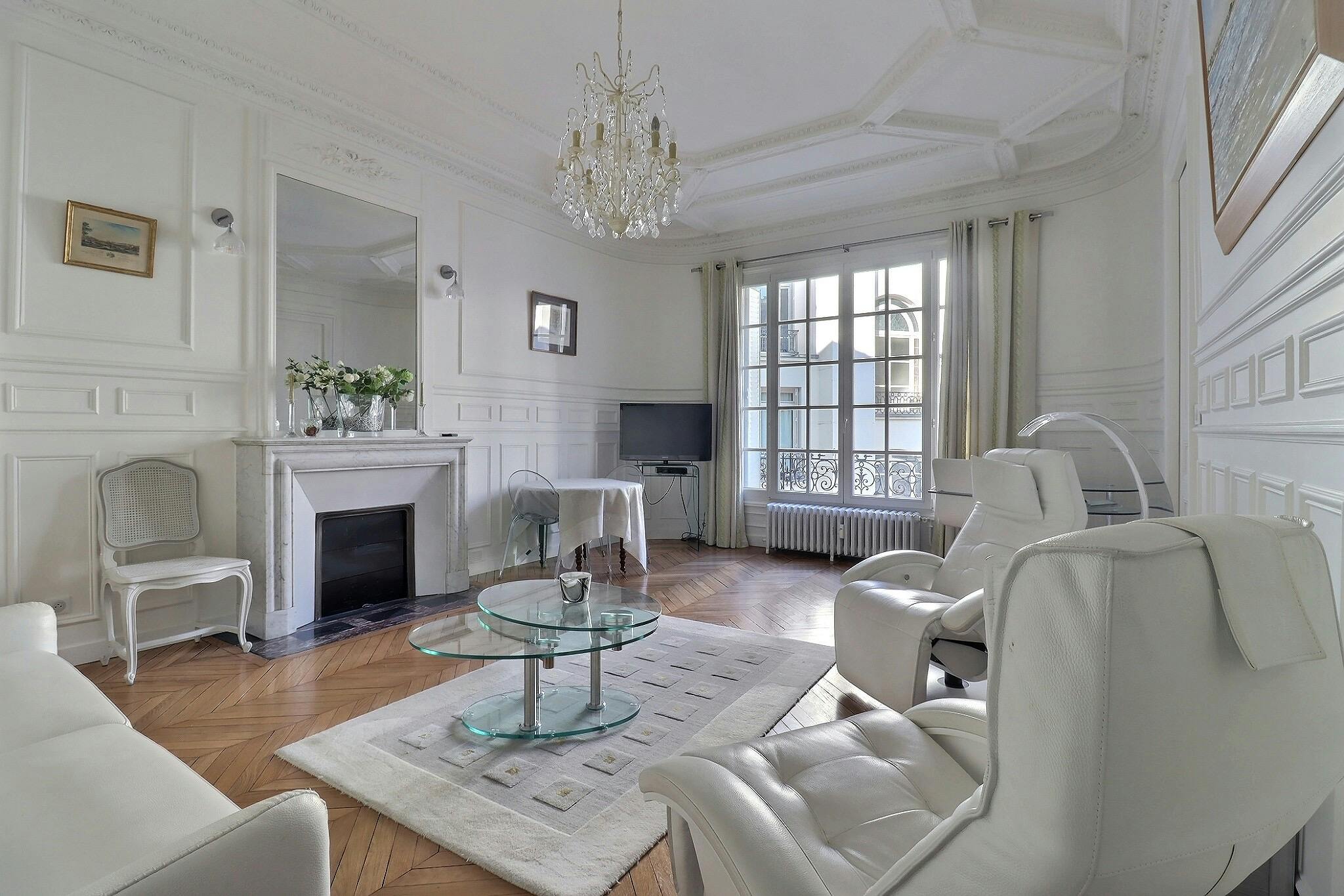 Apartment for rent for €3,074 per month in Paris, Rue Villaret de Joyeuse