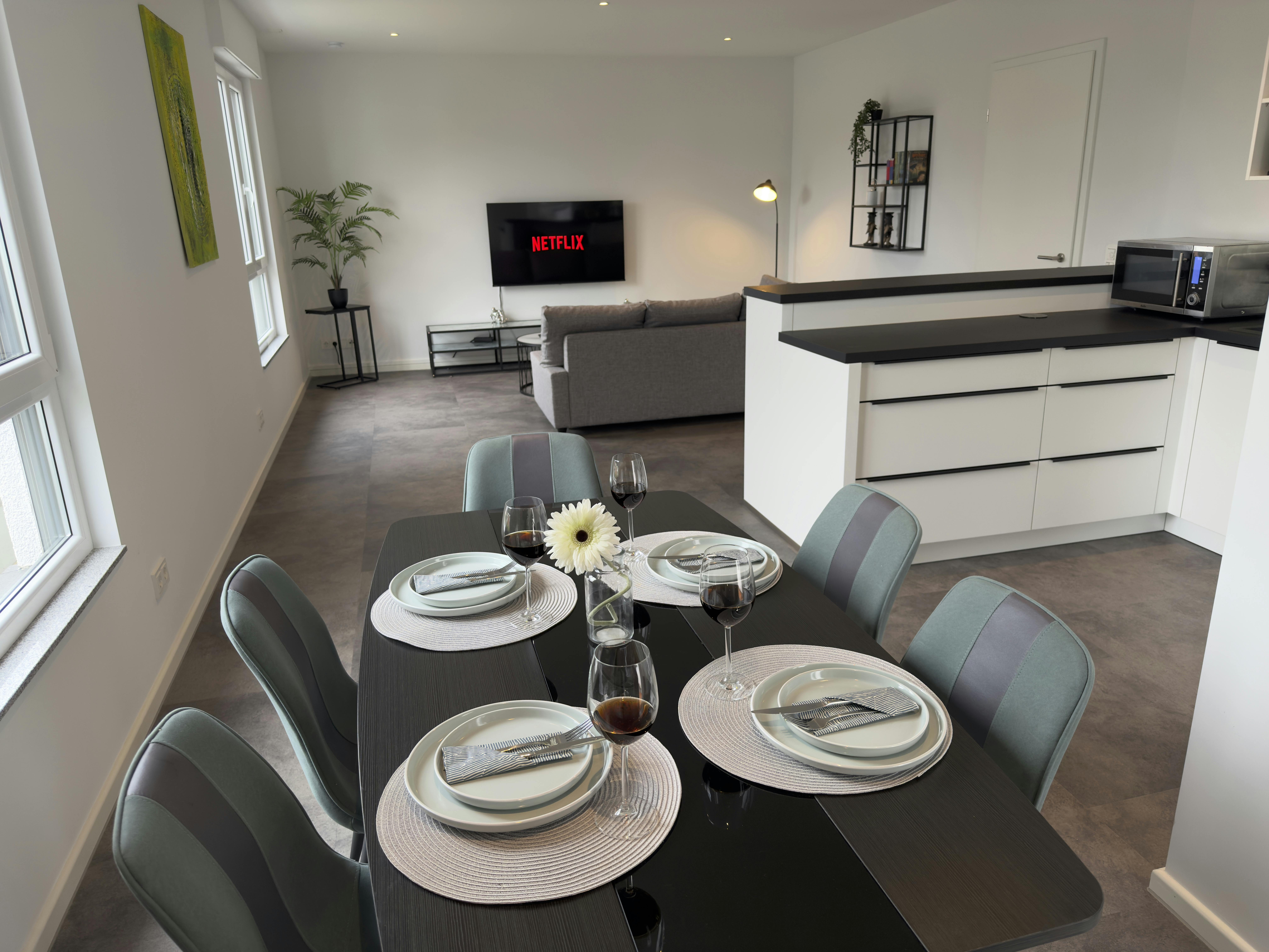 Apartment for rent for €5,000 per month in Siegburg, Hauptstraße