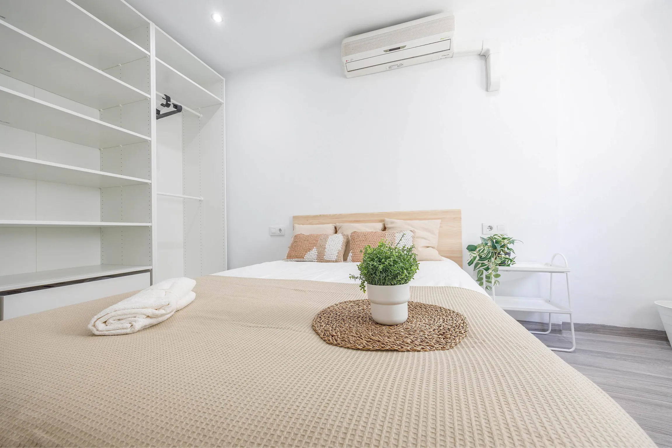 Private room in Carrer de Pere Cabanes, Valencia (1621151) ROOM 1