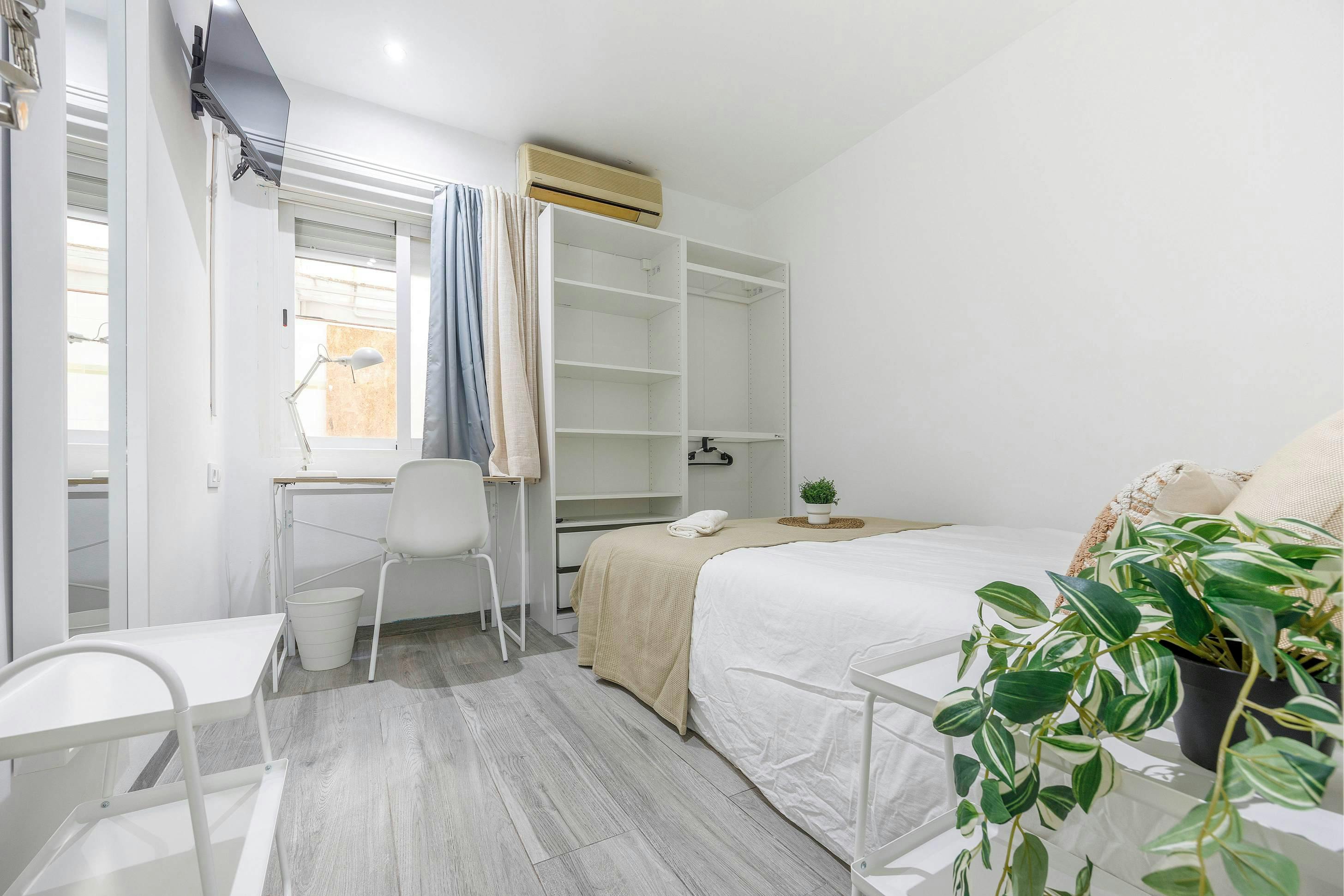 Carrer de Pere Cabanes, Valencia Valencia