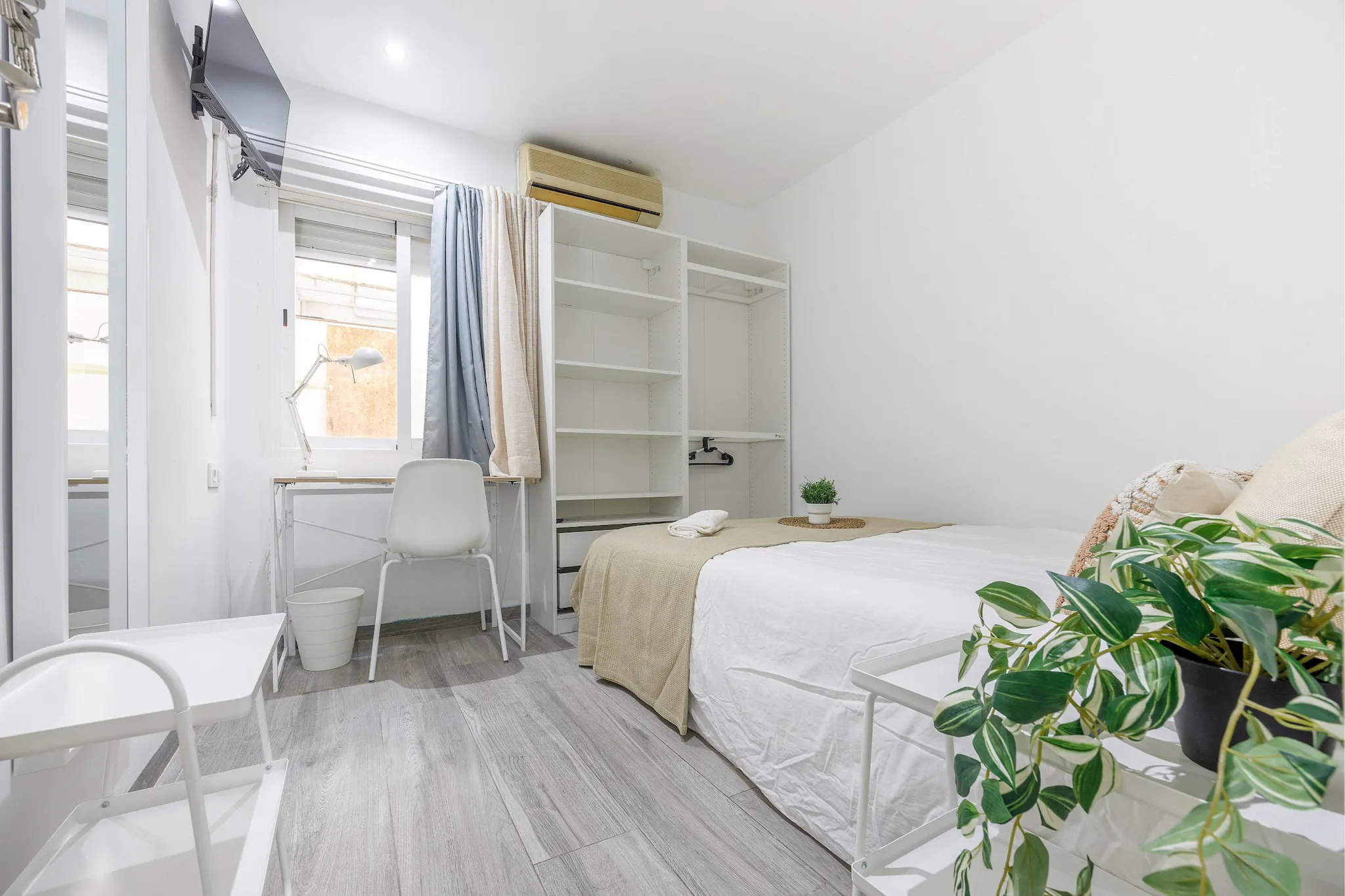 Carrer de Pere Cabanes, Valencia preview