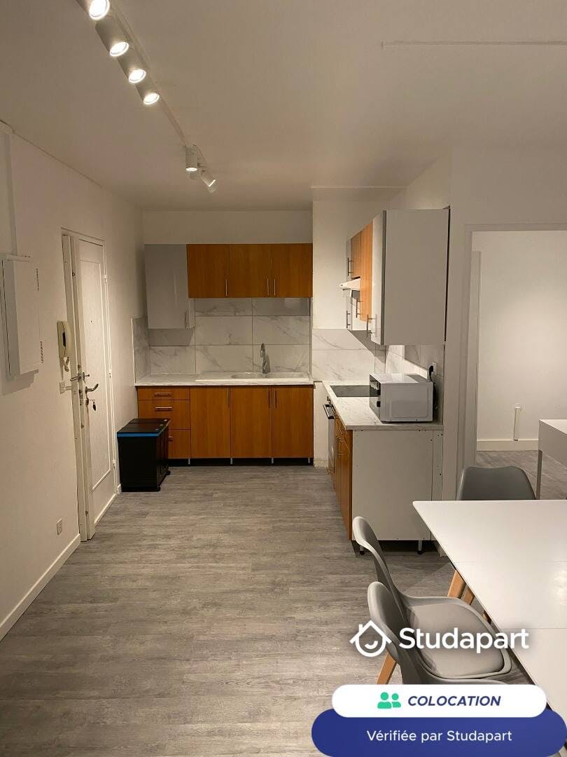 Private room for rent for €600 per month in Noisy-le-Grand, Allée de la Butte aux Cailles