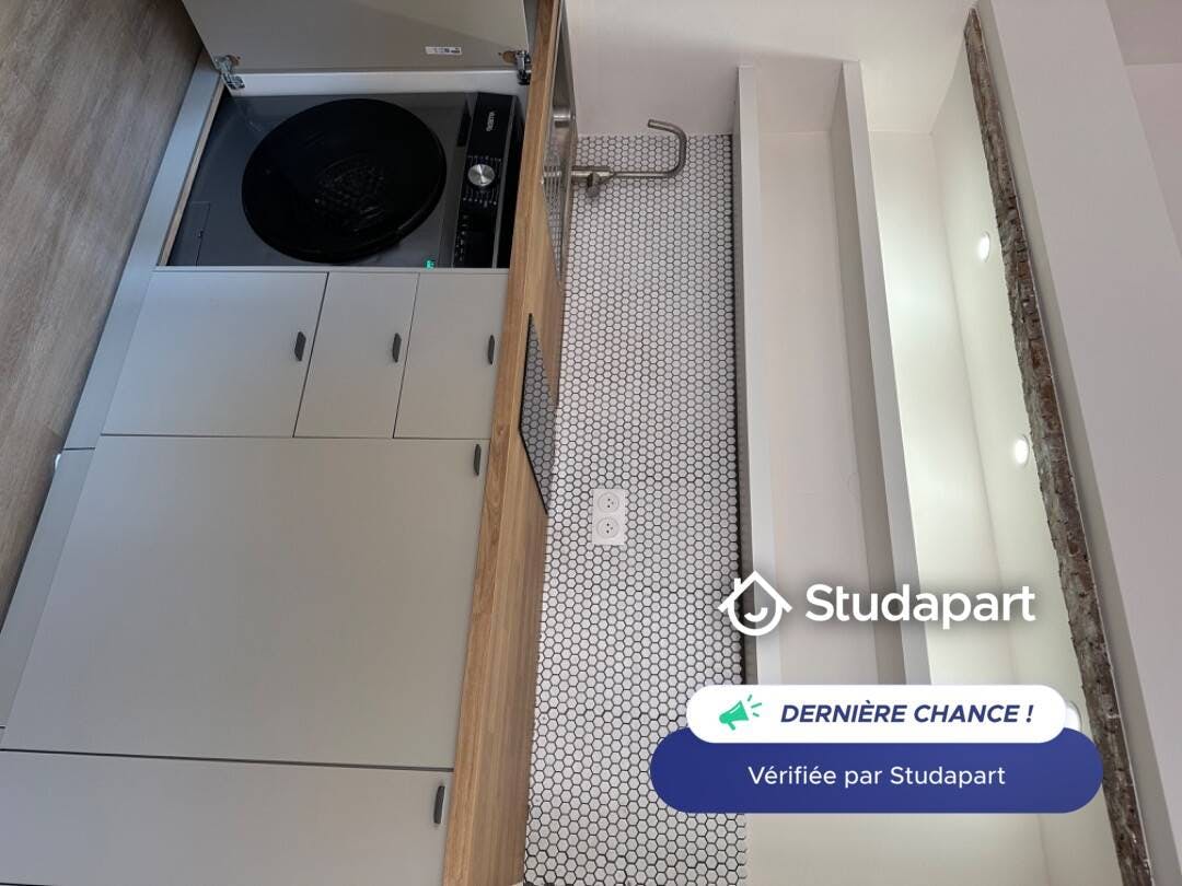 Lägenhet att hyra för 650 € i månaden i Toulon, Place de l'Equerre