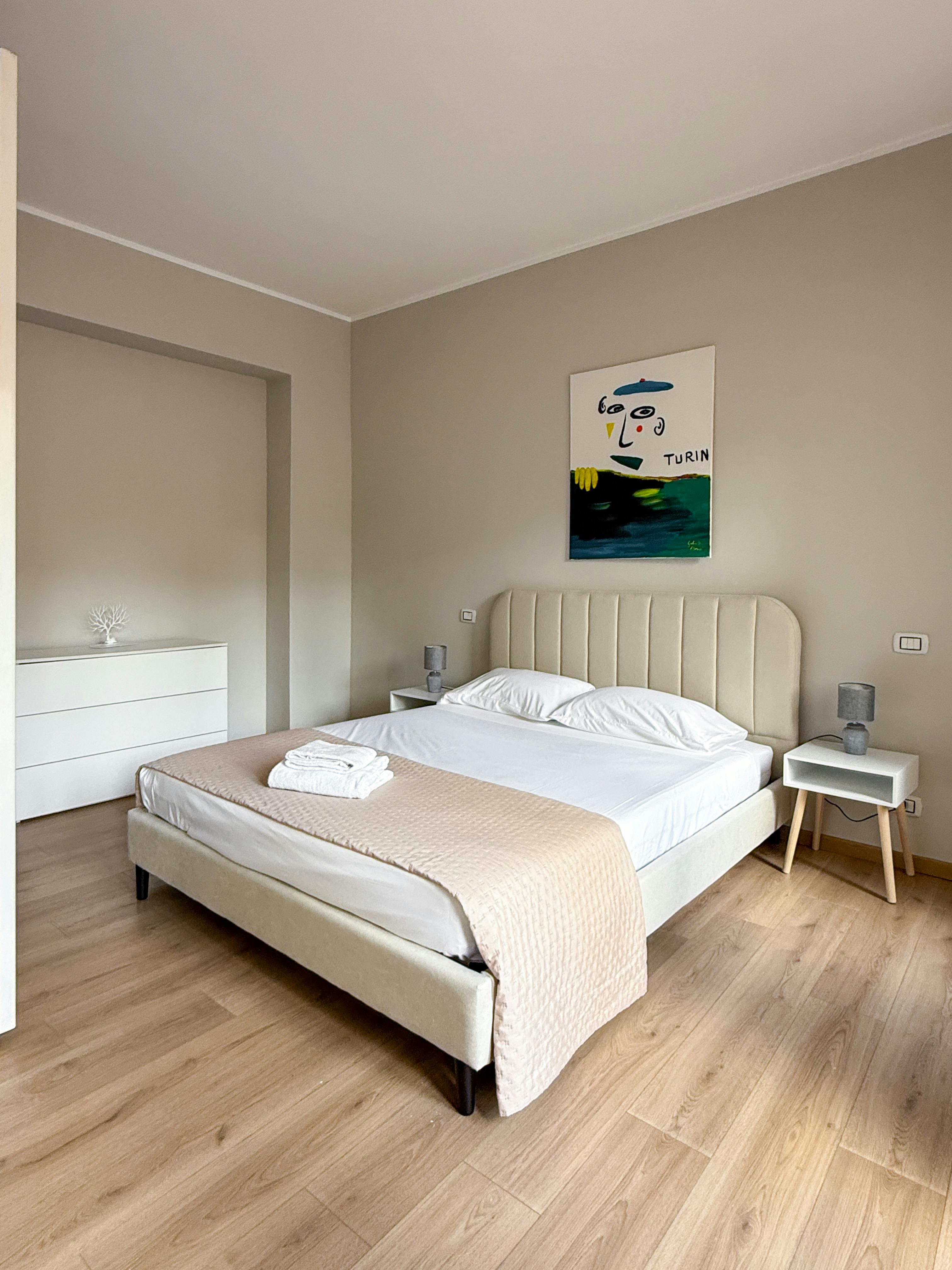 Studio for rent for €1,200 per month in Turin, Piazza della Repubblica