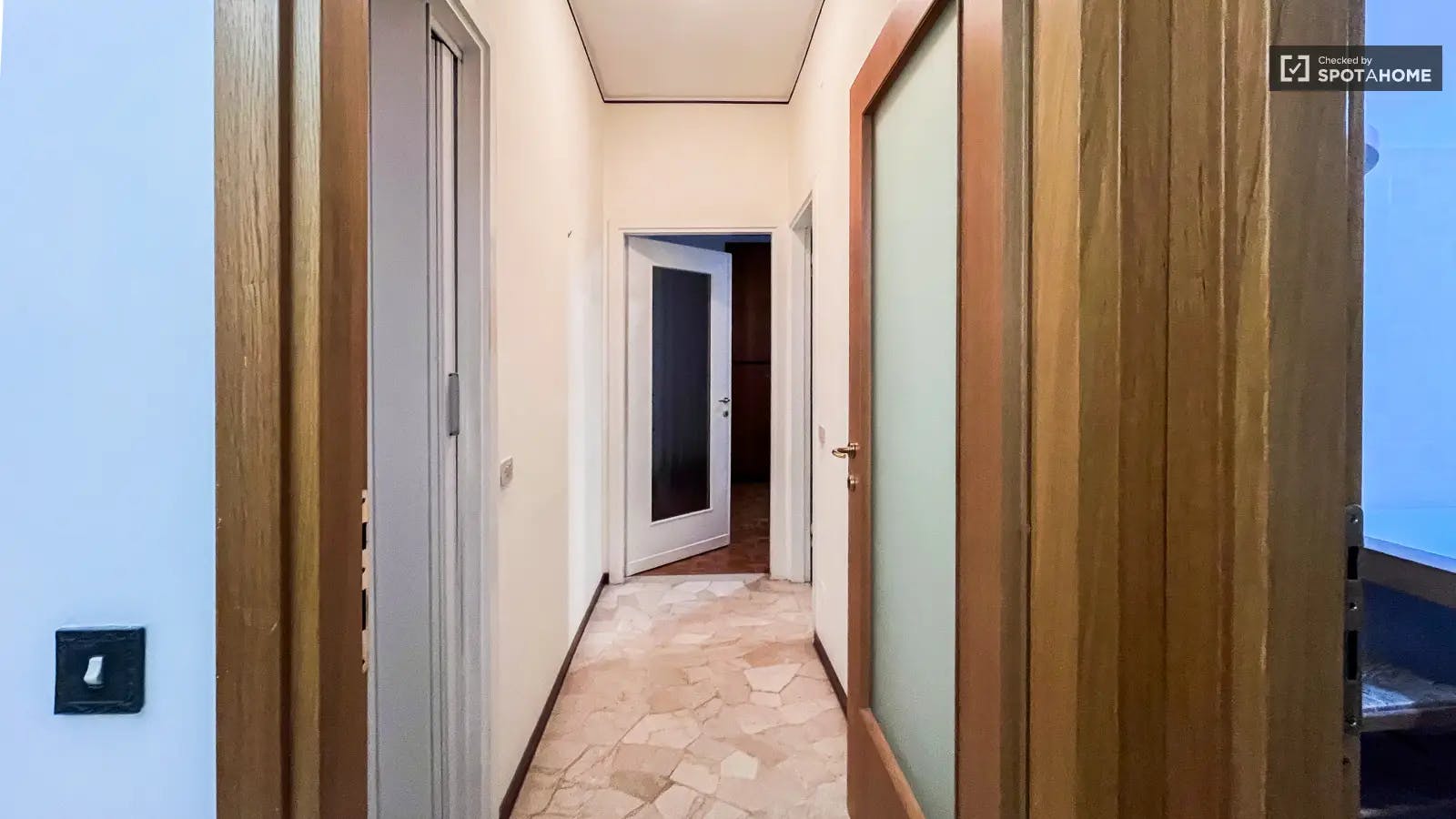 Double room Milan, 1 bed, 23m² — photo 6