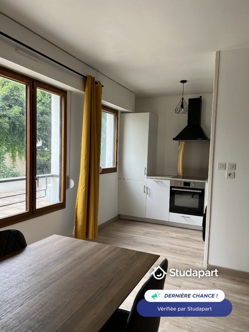 Appartement te huur voor € 750 per maand in Nancy, Rue René Cassin