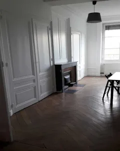 Private room for rent on Quai Romain Rolland, Lyon