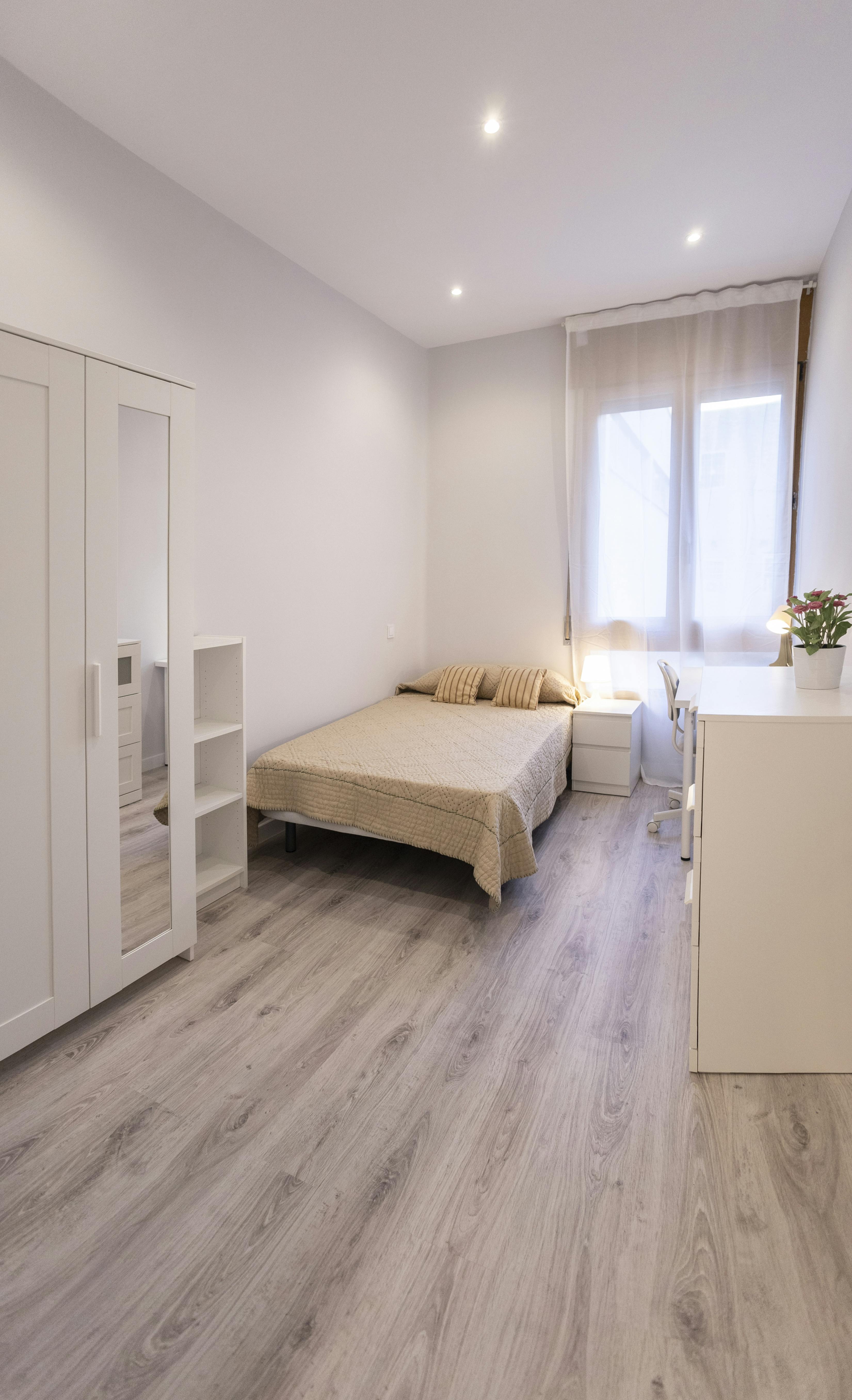 Chambre privée à louer pour 540 €/mois à Madrid, Calle de Guzmán el Bueno