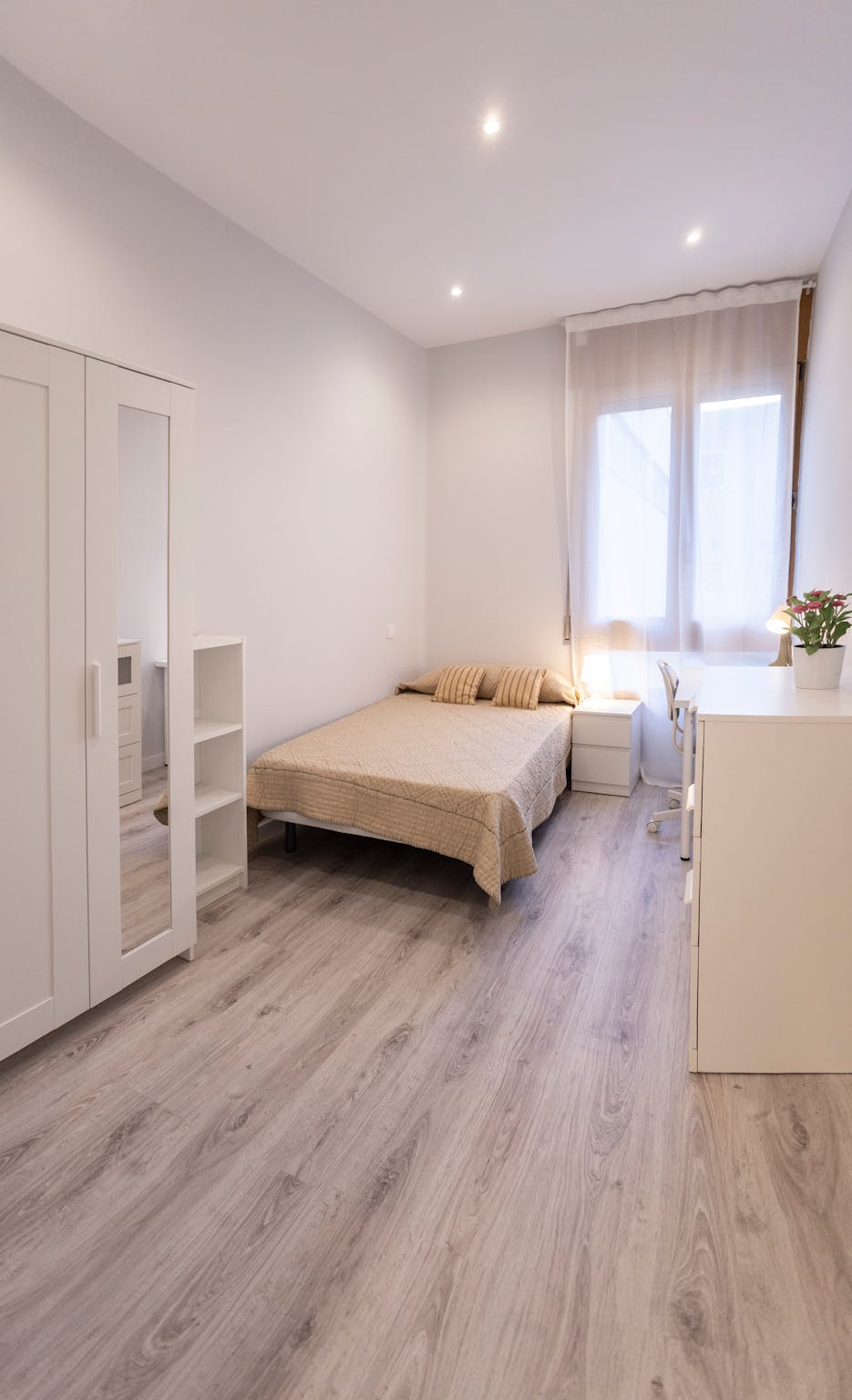 Calle de Guzmán el Bueno, Madrid preview