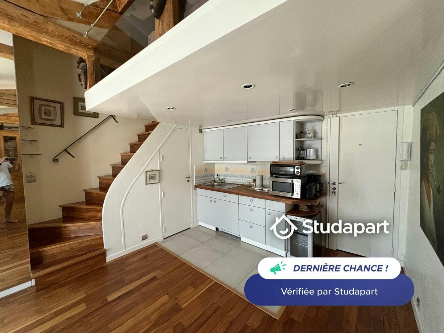 Apartment for rent for €2,700 per month in Paris, Rue Tiquetonne