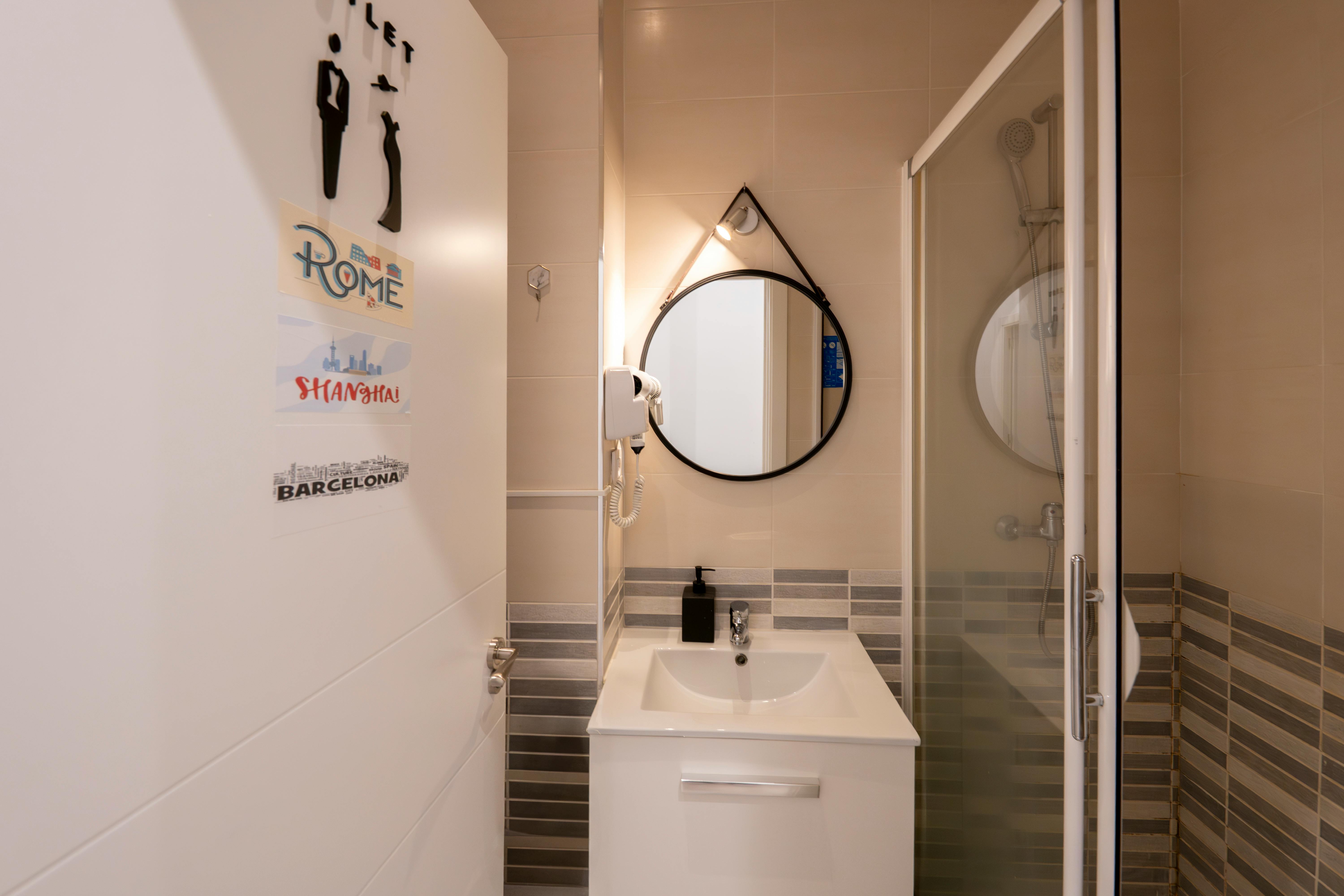 Single room Madrid, 1 bed, 15m² — photo 5