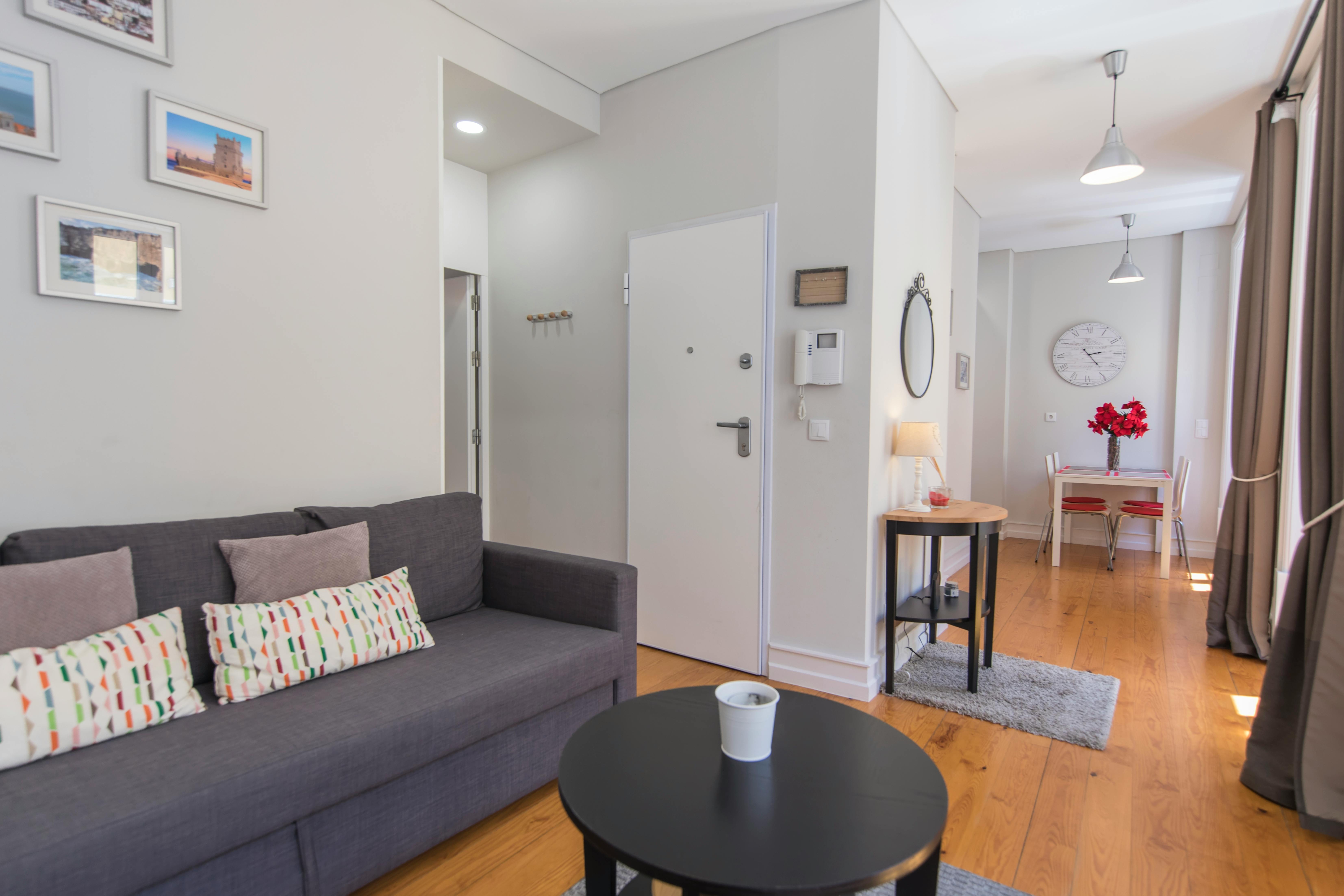 Apartment for rent for €2,000 per month in Lisbon, Calçada do Cascão
