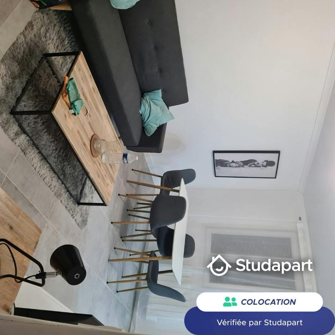 Private room for rent for €460 per month in Nîmes, Rue Maffei