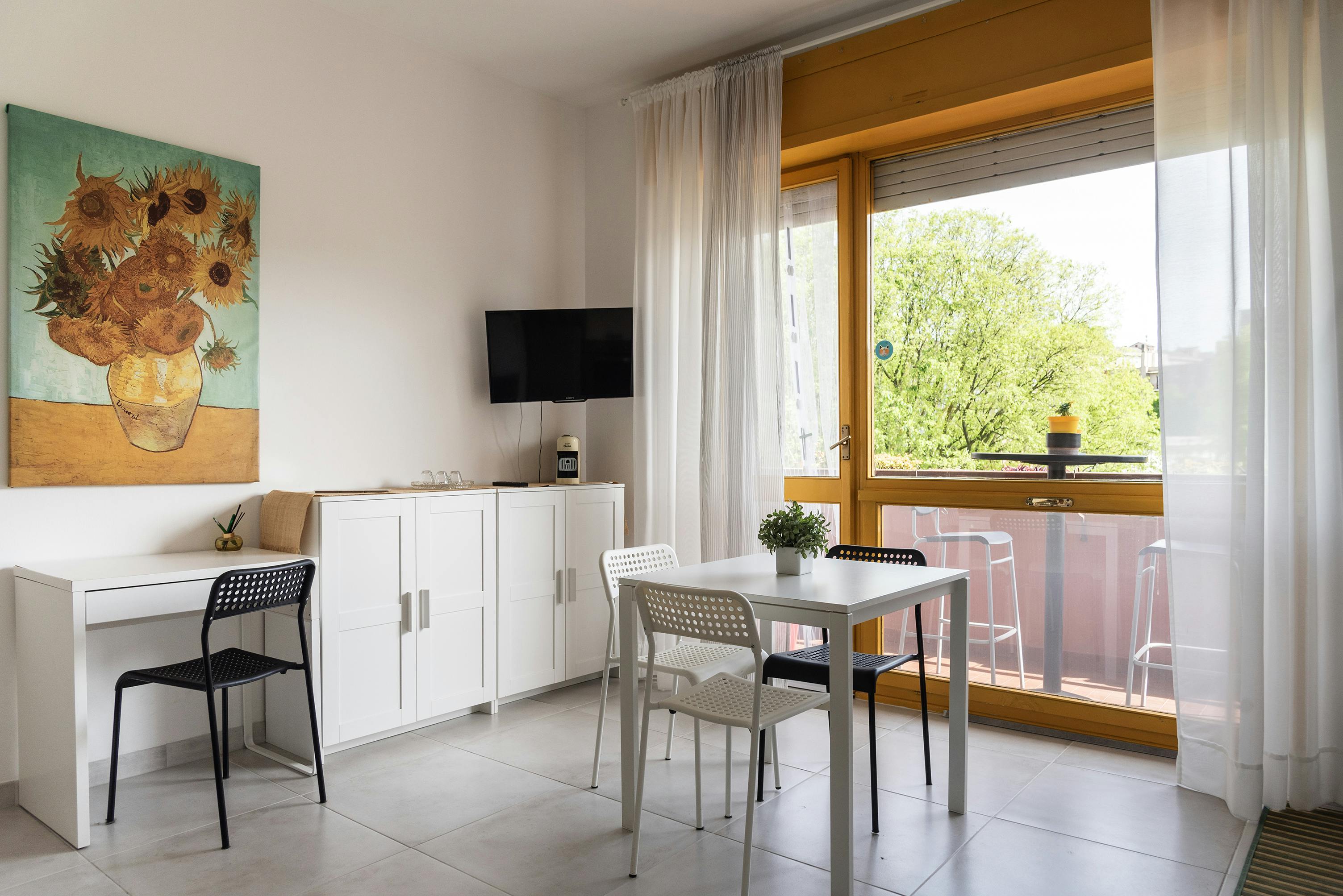 Studio for rent for €1,339 per month in Milan, Via Paul Valery