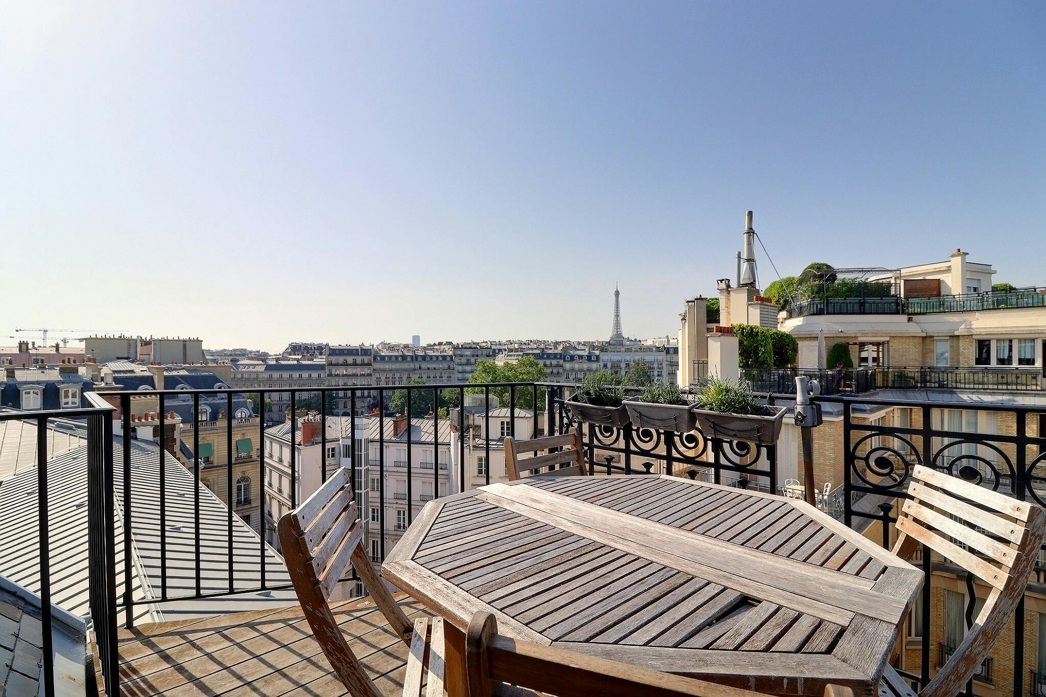 Rue de Saïgon, Paris preview