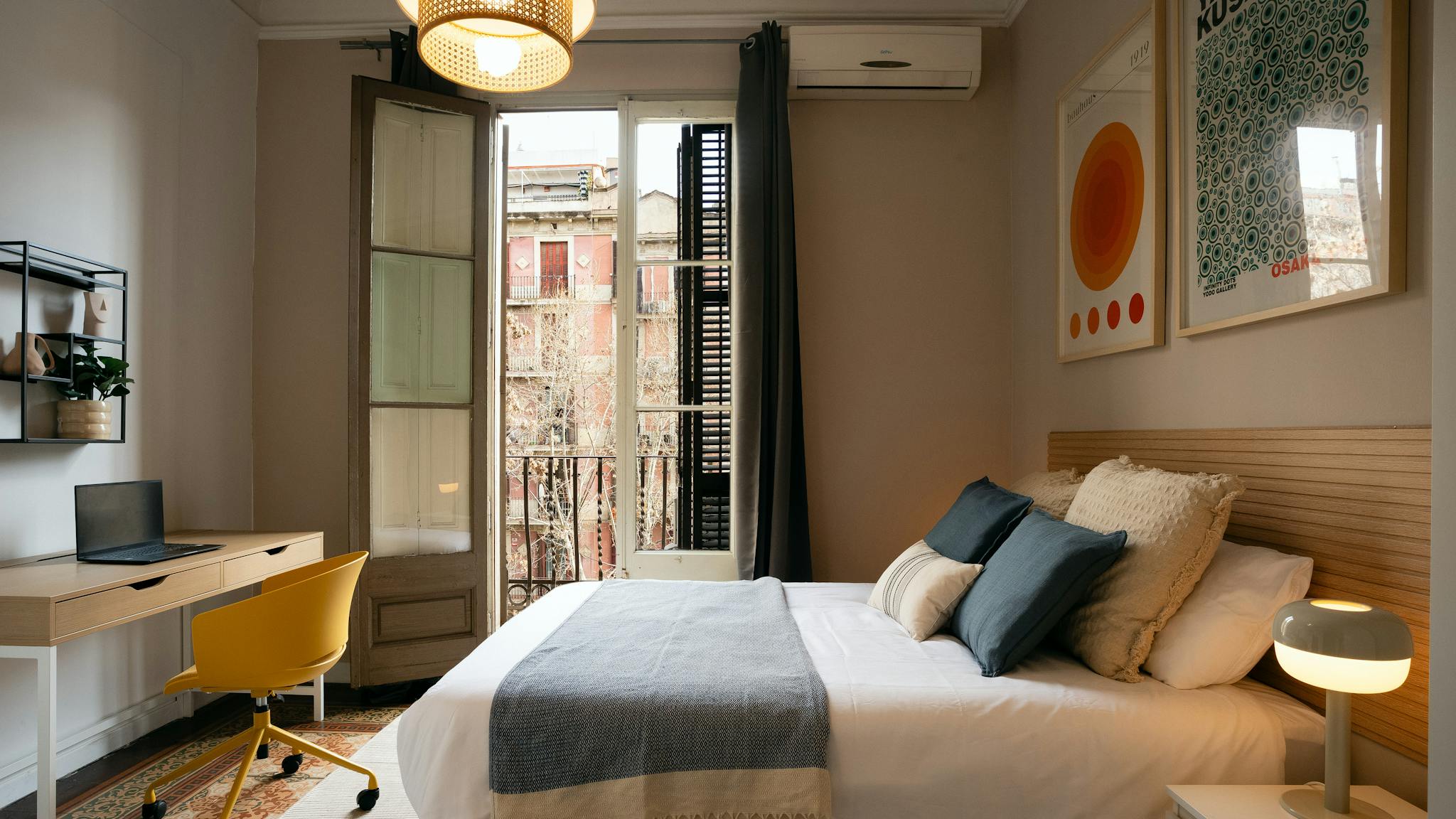 Carrer del Comte d'Urgell, Barcelona preview