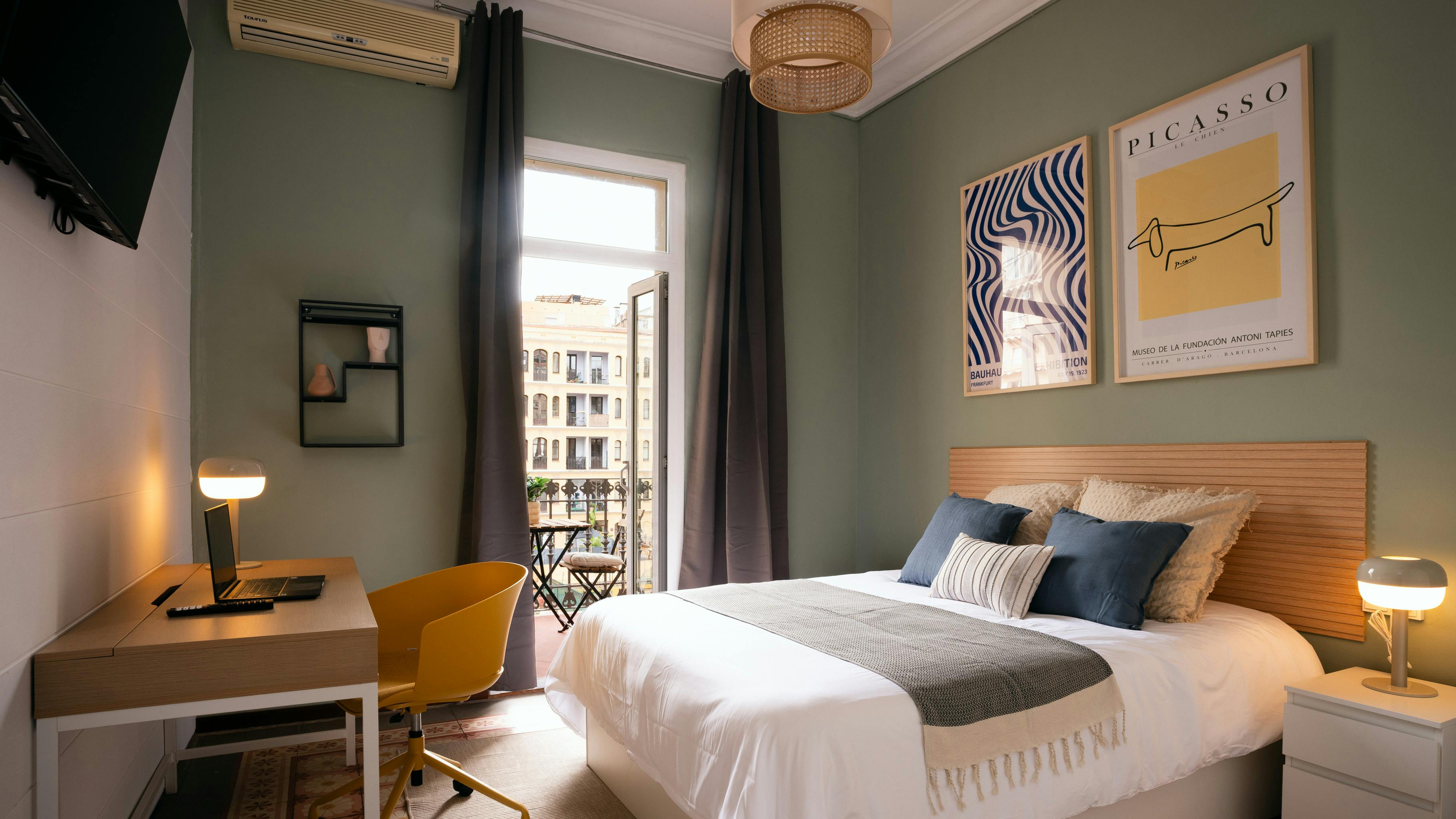 Private room for rent for €750 per month in Barcelona, Carrer del Comte d'Urgell