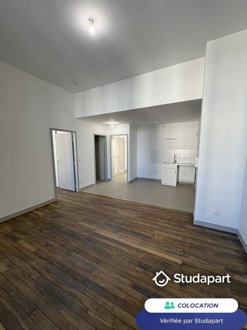 Private room for rent on Rue Jacques-Louis Hénon, Lyon - Plus