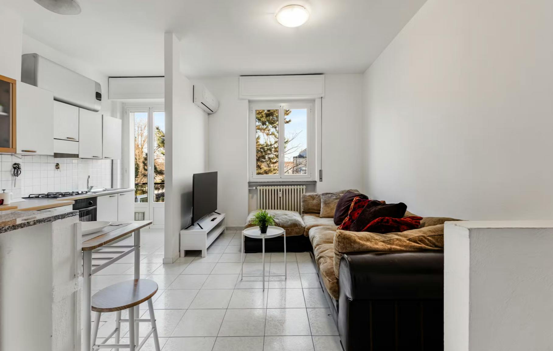 Via Fratelli Rosselli, Milan