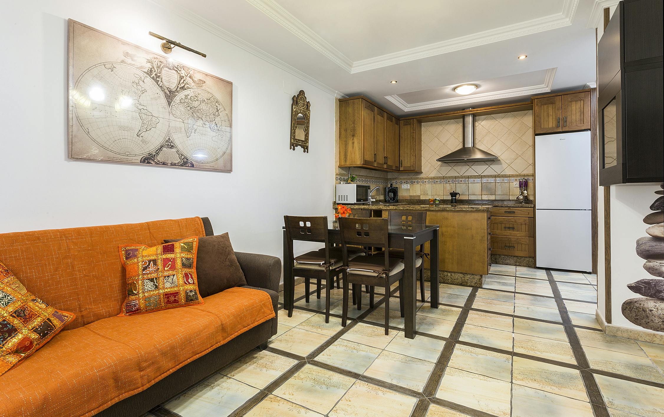 House for rent for €2,200 per month in Conil de la Frontera, Calle Azorín