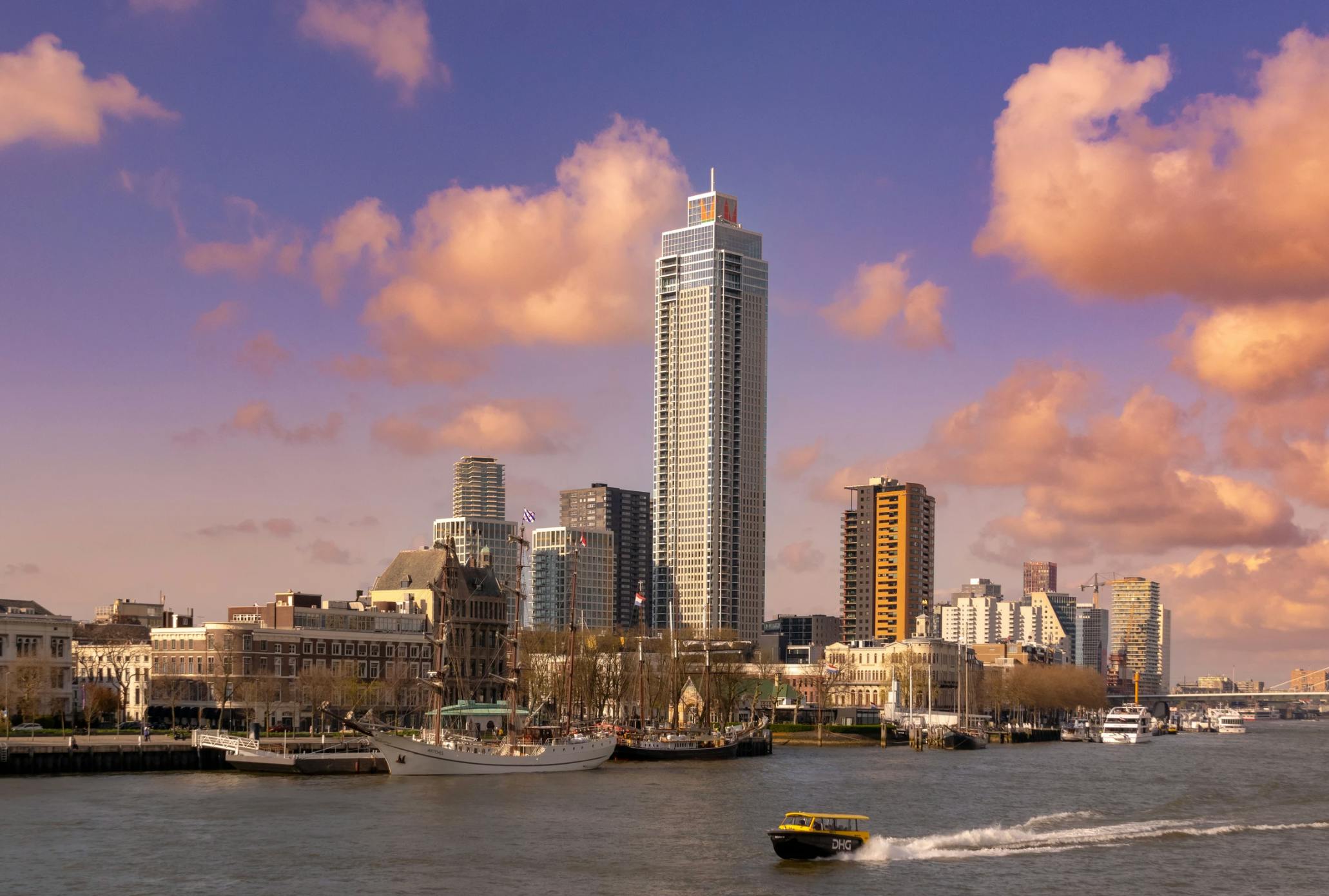 Apartment for rent for €3,975 per month in Rotterdam, Houtlaan