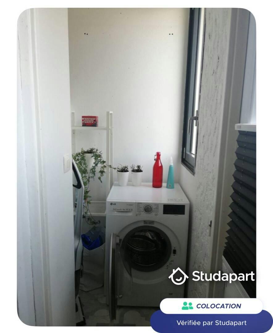 Private room for rent on Avenue d'Eysines, Bordeaux - Plus