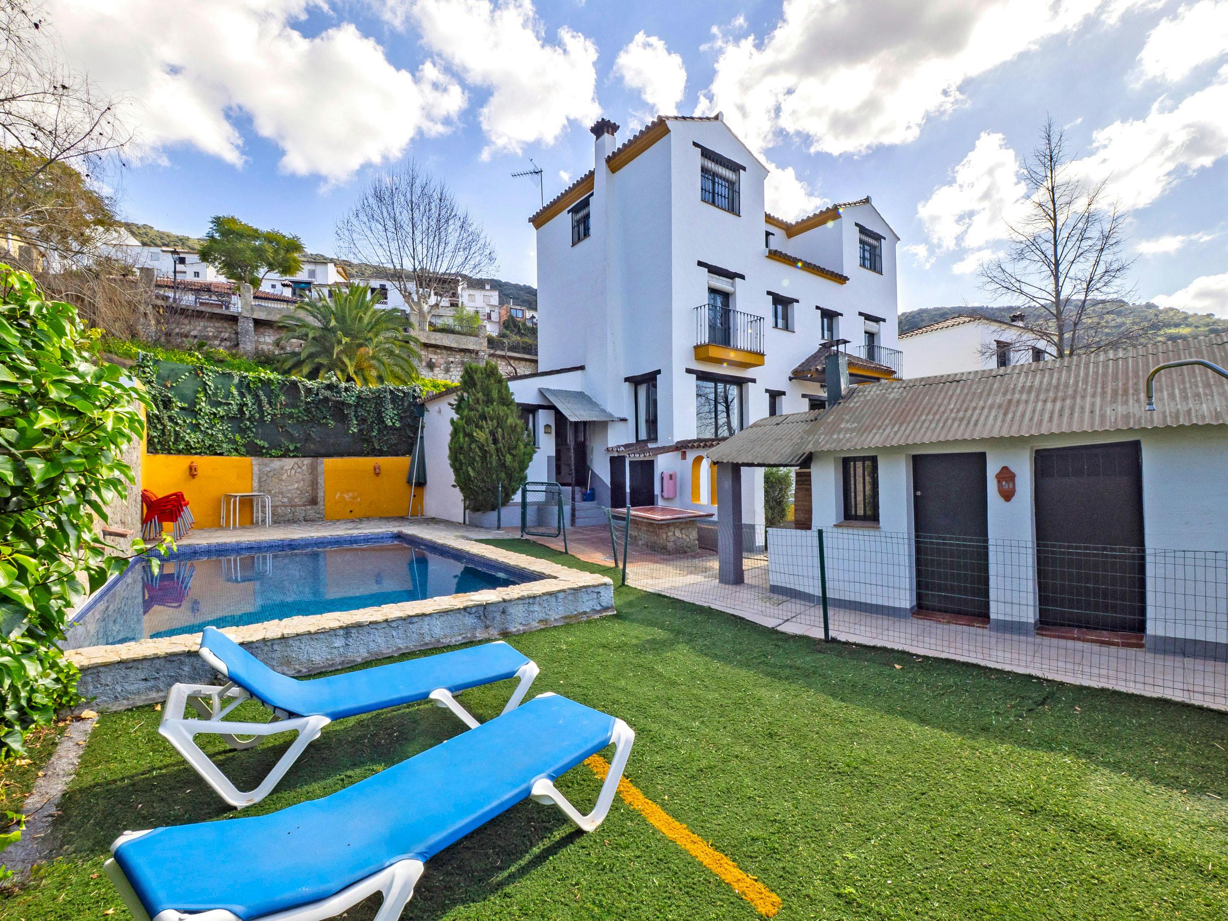 Дом сдается в аренду за 9 999 € в месяц в Jimera de Líbar, Avenida Fuerzas Armadas