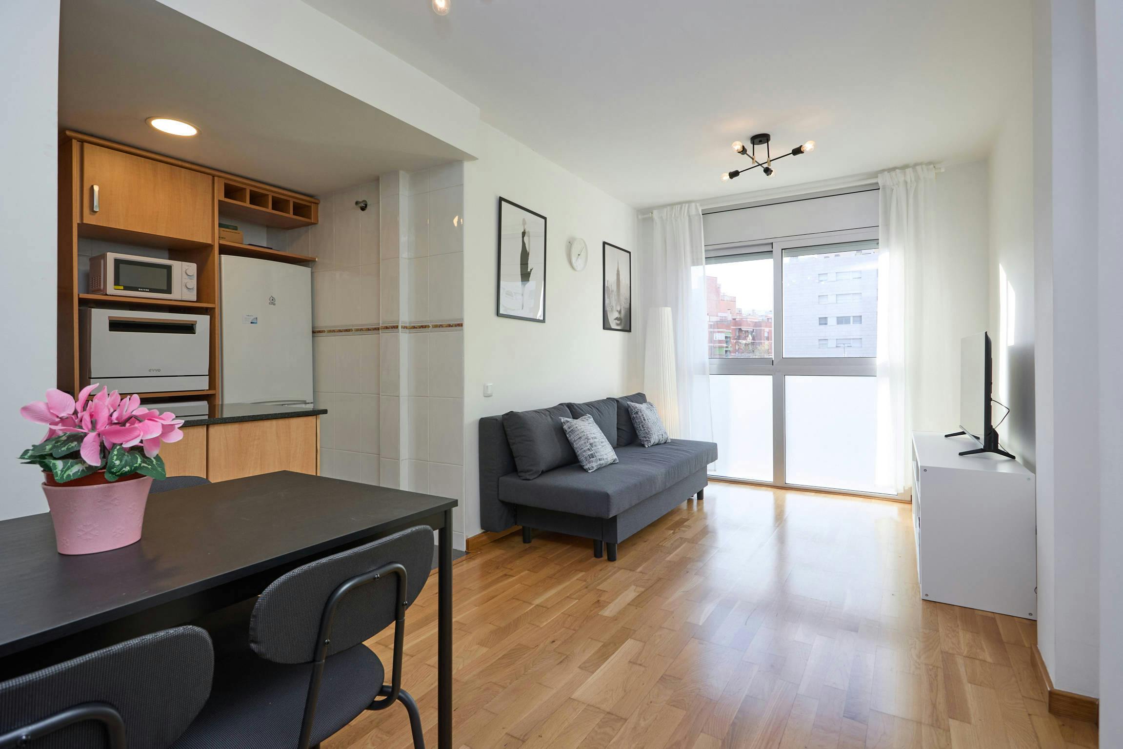 Apartment for rent for €1,195 per month in L'Hospitalet de Llobregat, Carrer Occident