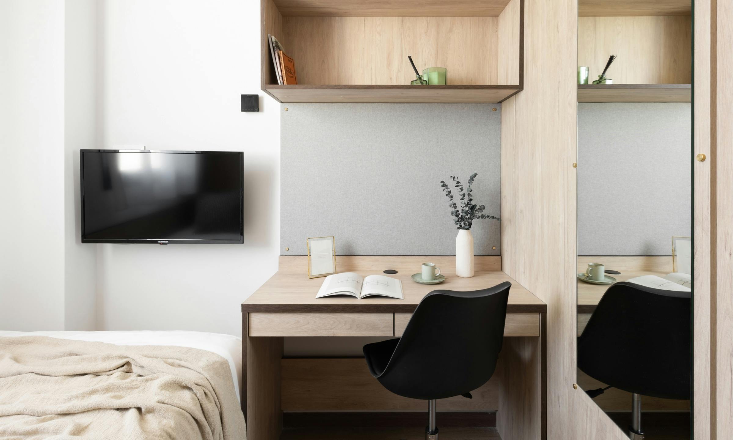 Private room for rent for €608 per month in Donostia / San Sebastián, Portuetxe Kalea