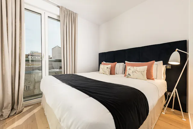 1-Bedroom Apartment in Calle del Sombrerete, Madrid (1623596) room image 1